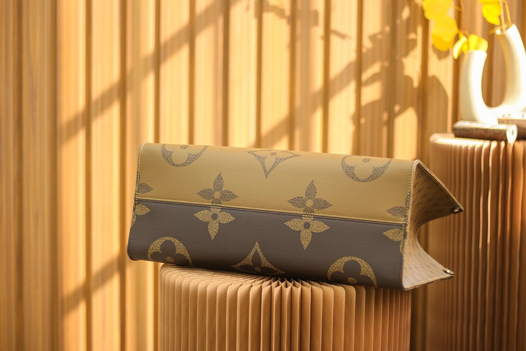 Louis Vuitton LV OnTheGo Tote Bag