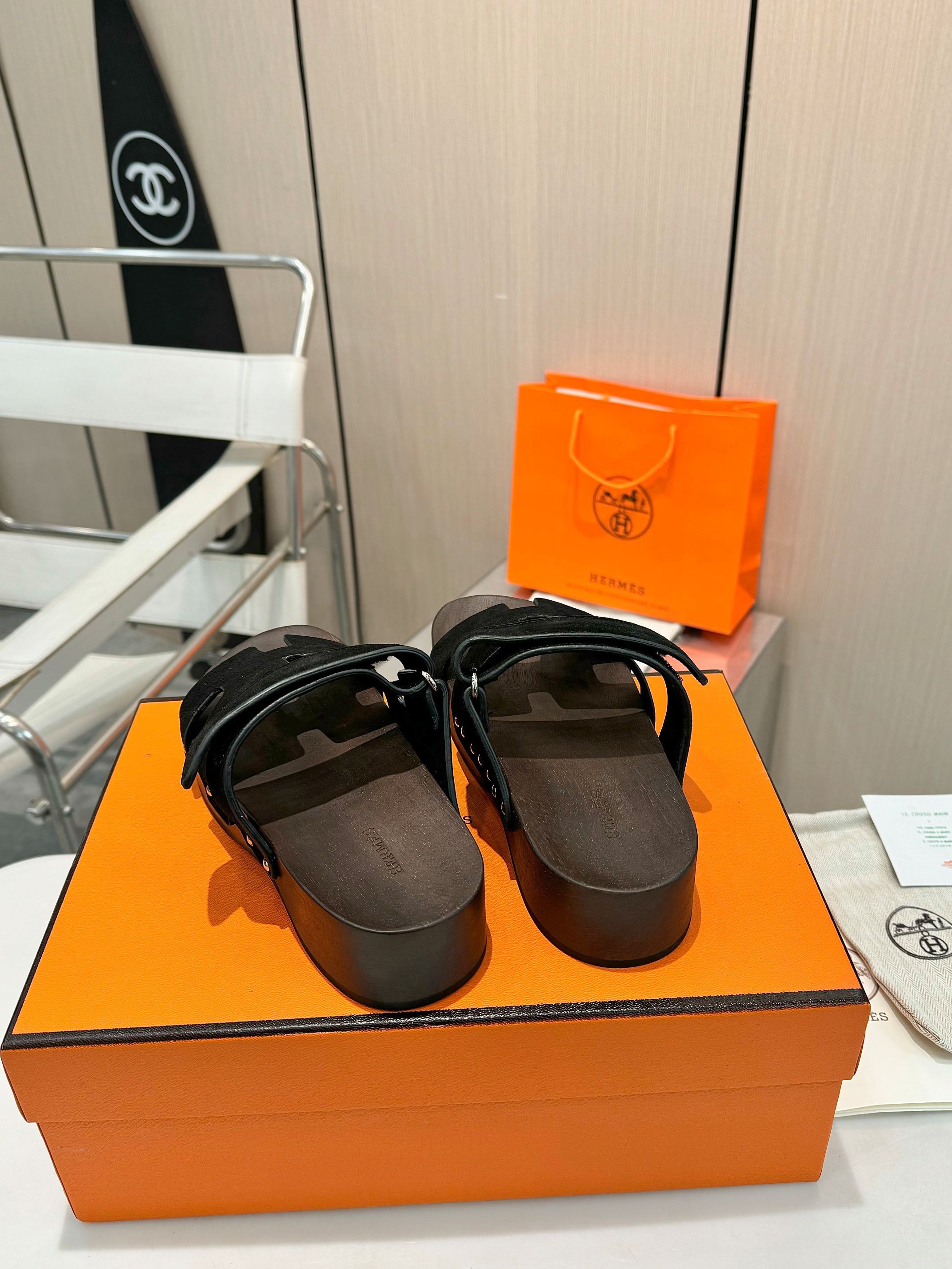 Hermès Oran slippers
