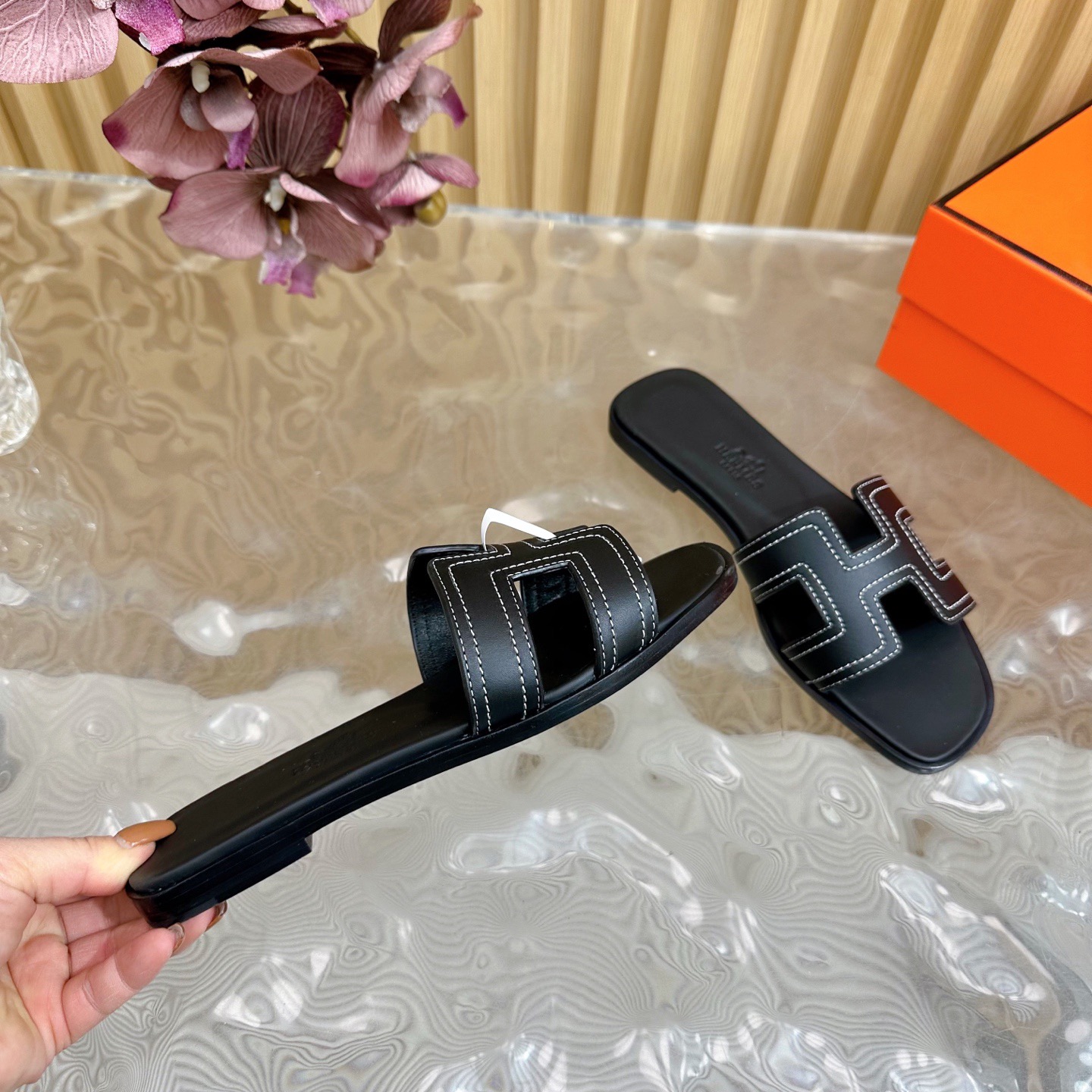 Hermès Oran Leather Sandals