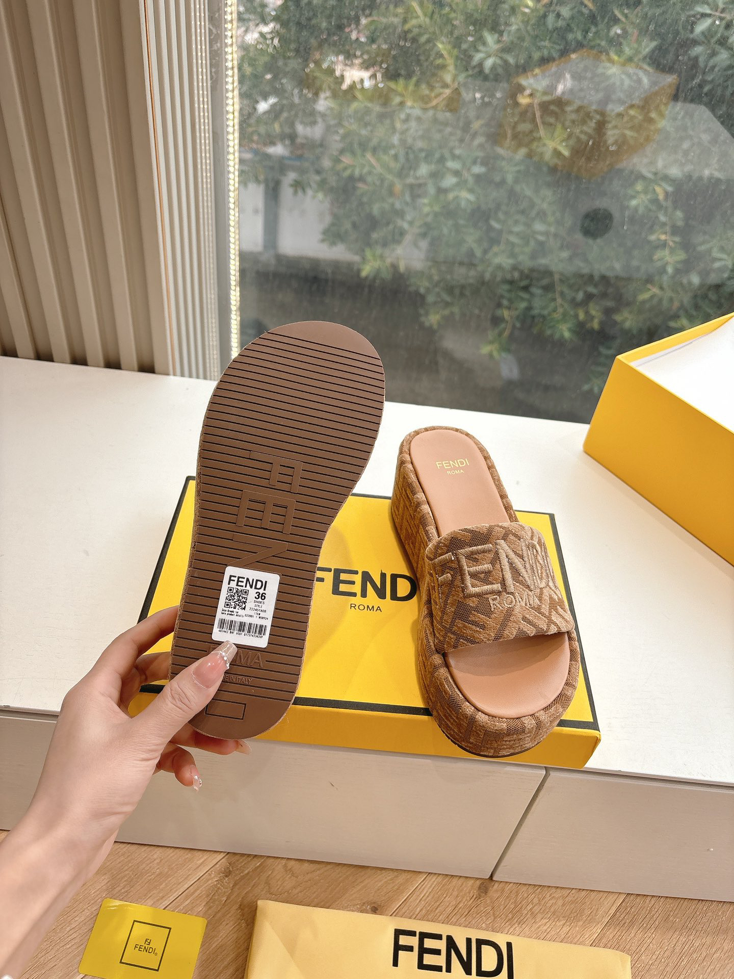 Fendi Sunshine FF Logo Slides