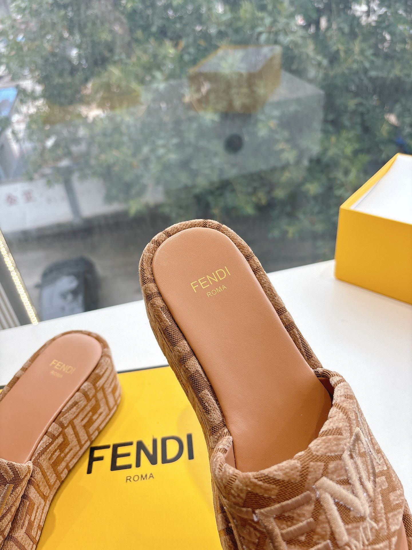 Fendi Sunshine FF Logo Slides