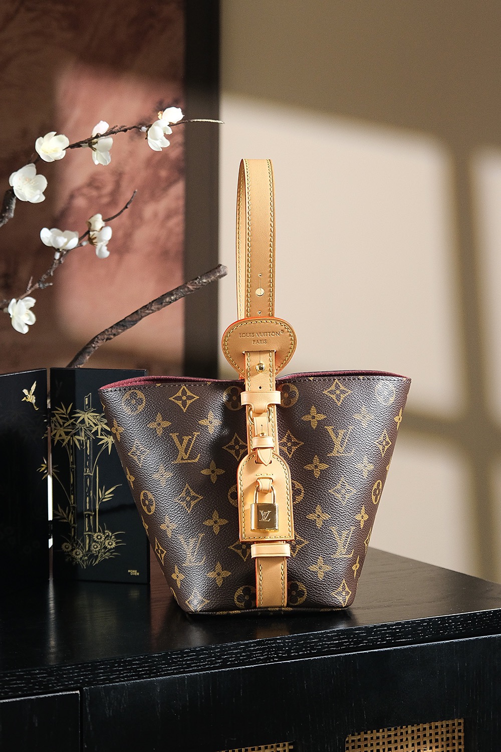 Louis Vuitton LV Petite Malle Bag[Chip version]