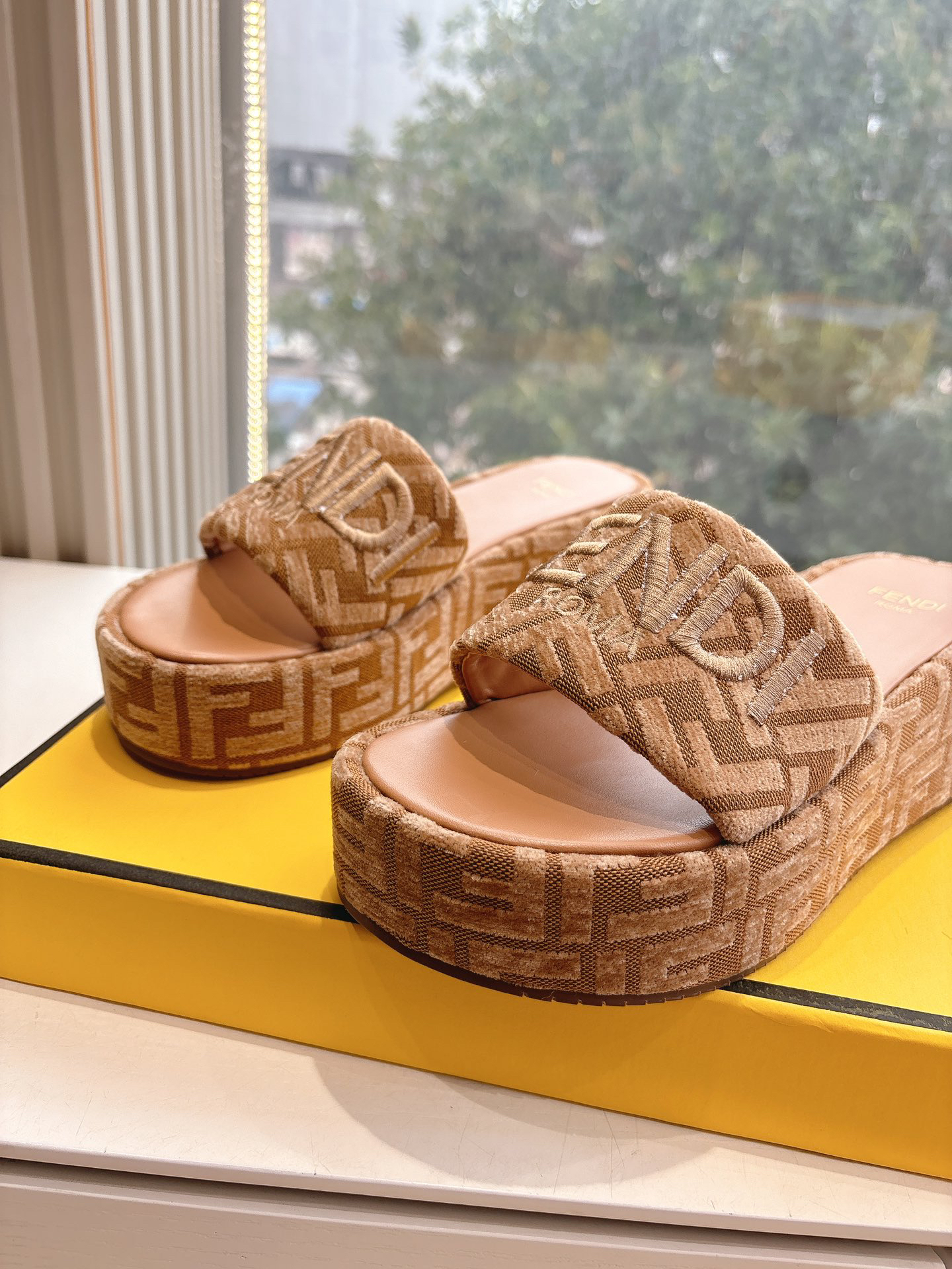 Fendi Sunshine FF Logo Slides