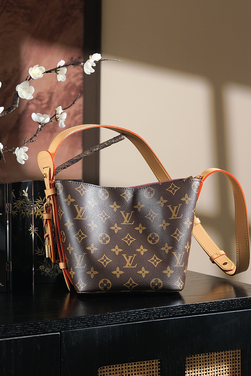 Louis Vuitton LV Petite Malle Bag[Chip version]