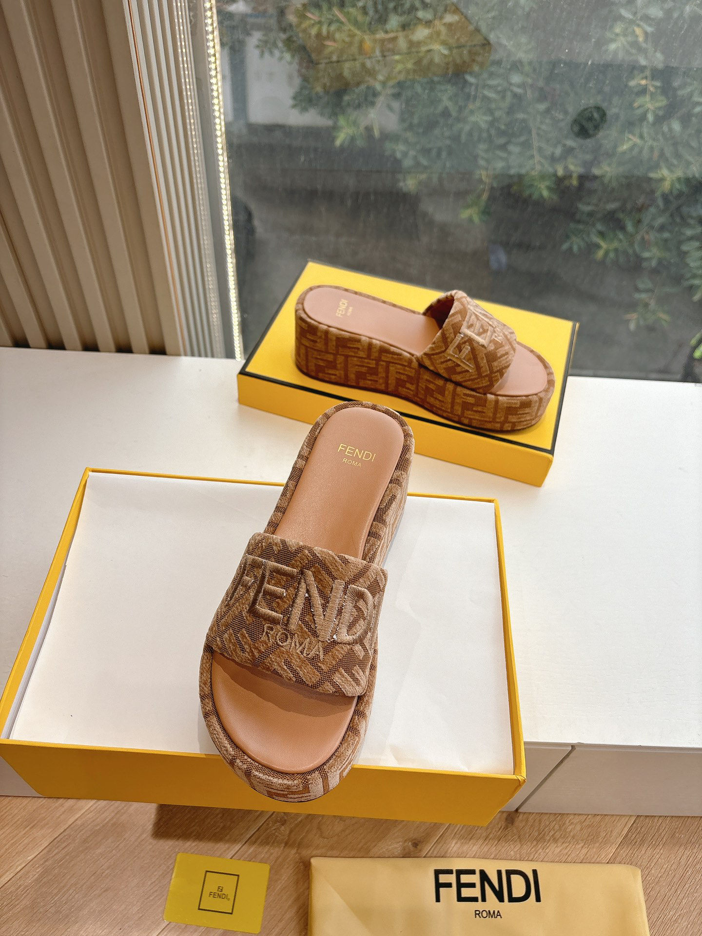Fendi Sunshine FF Logo Slides
