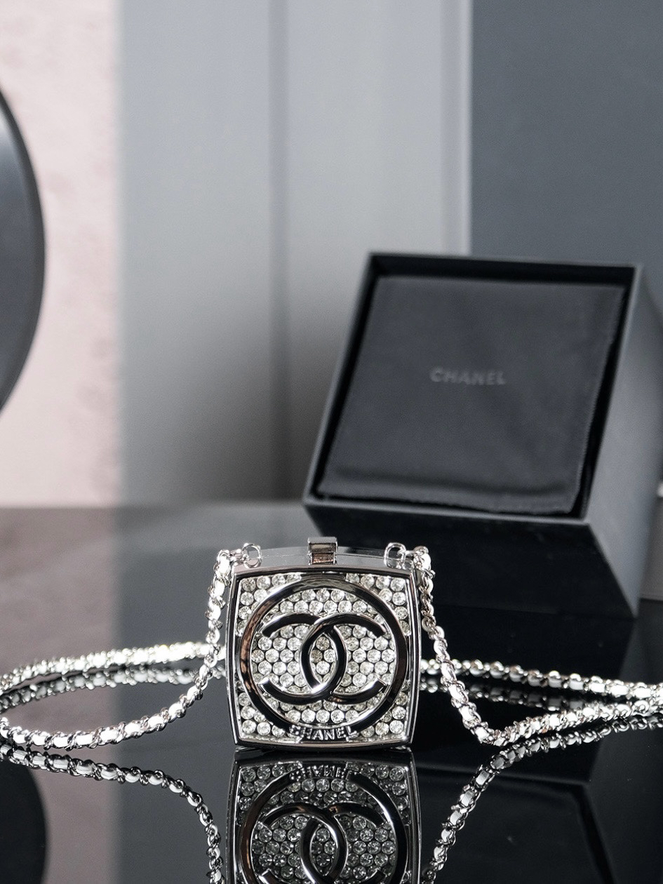 Chanel 25A Luxury Compact Powder Case