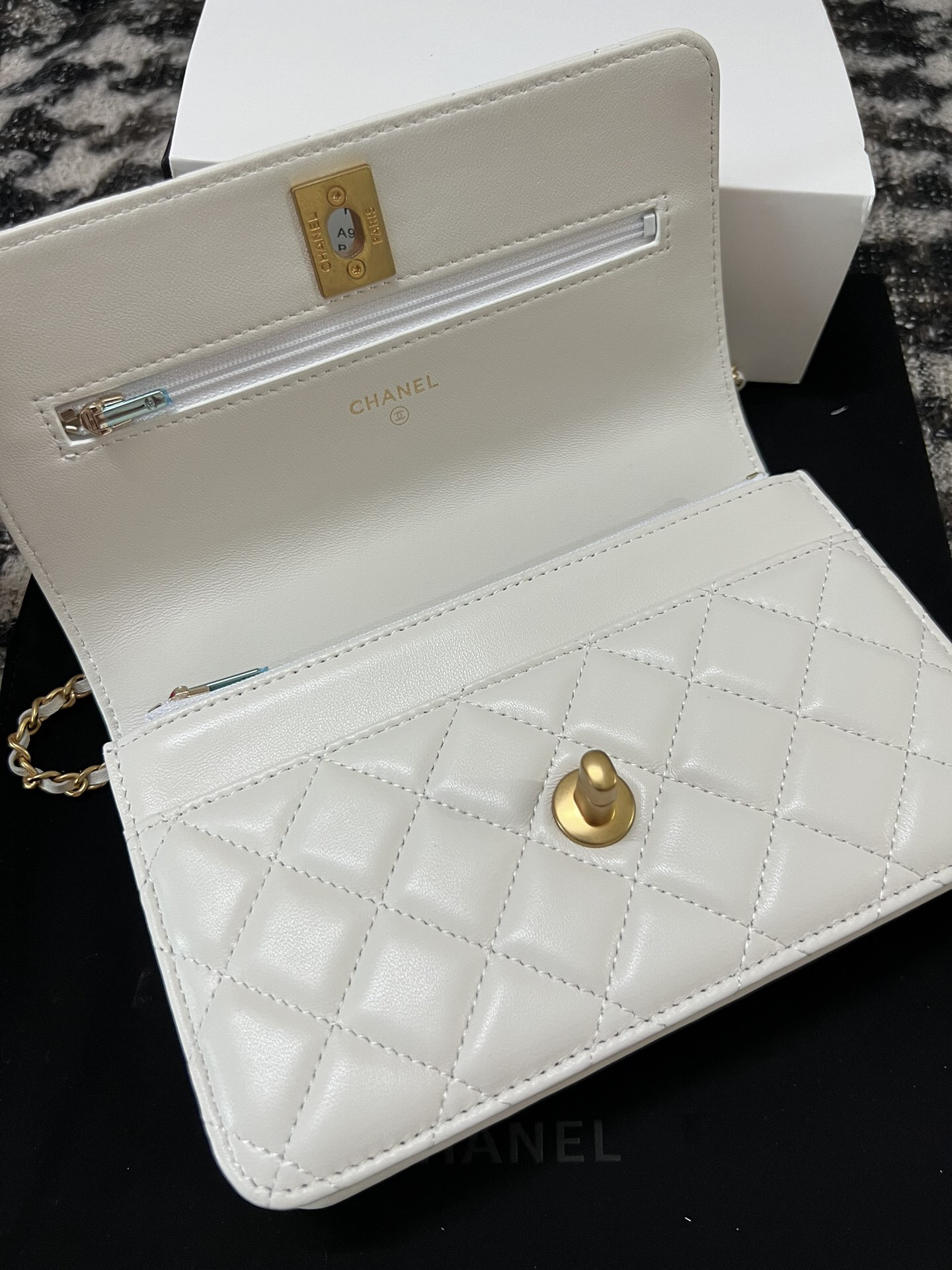 Chanel Classic Wallet on Chain(WOC)