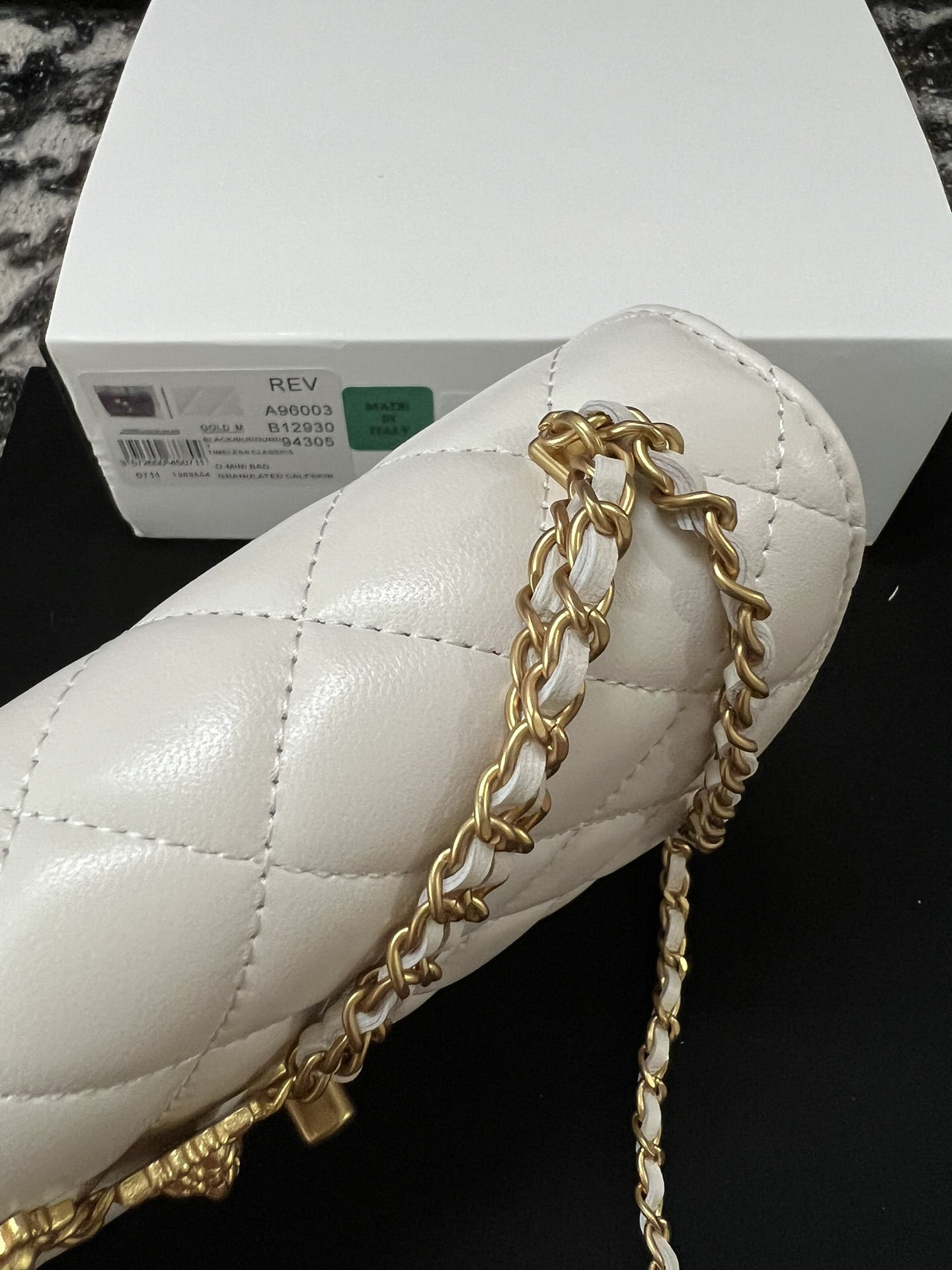 Chanel Classic Wallet on Chain(WOC)