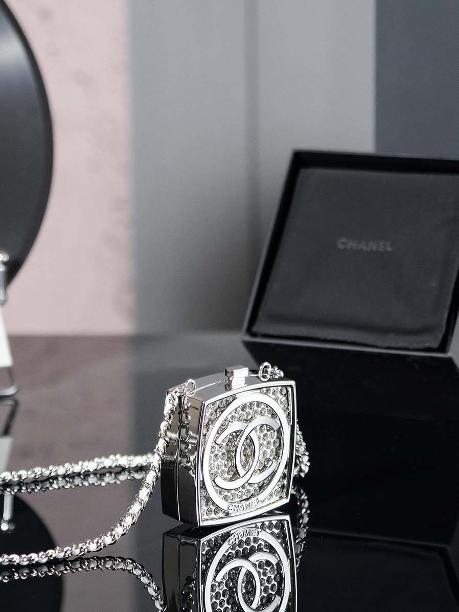 Chanel 25A Luxury Compact Powder Case