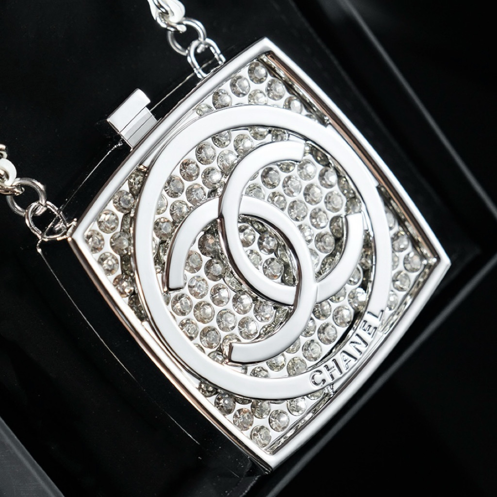 Chanel 25A Luxury Compact Powder Case