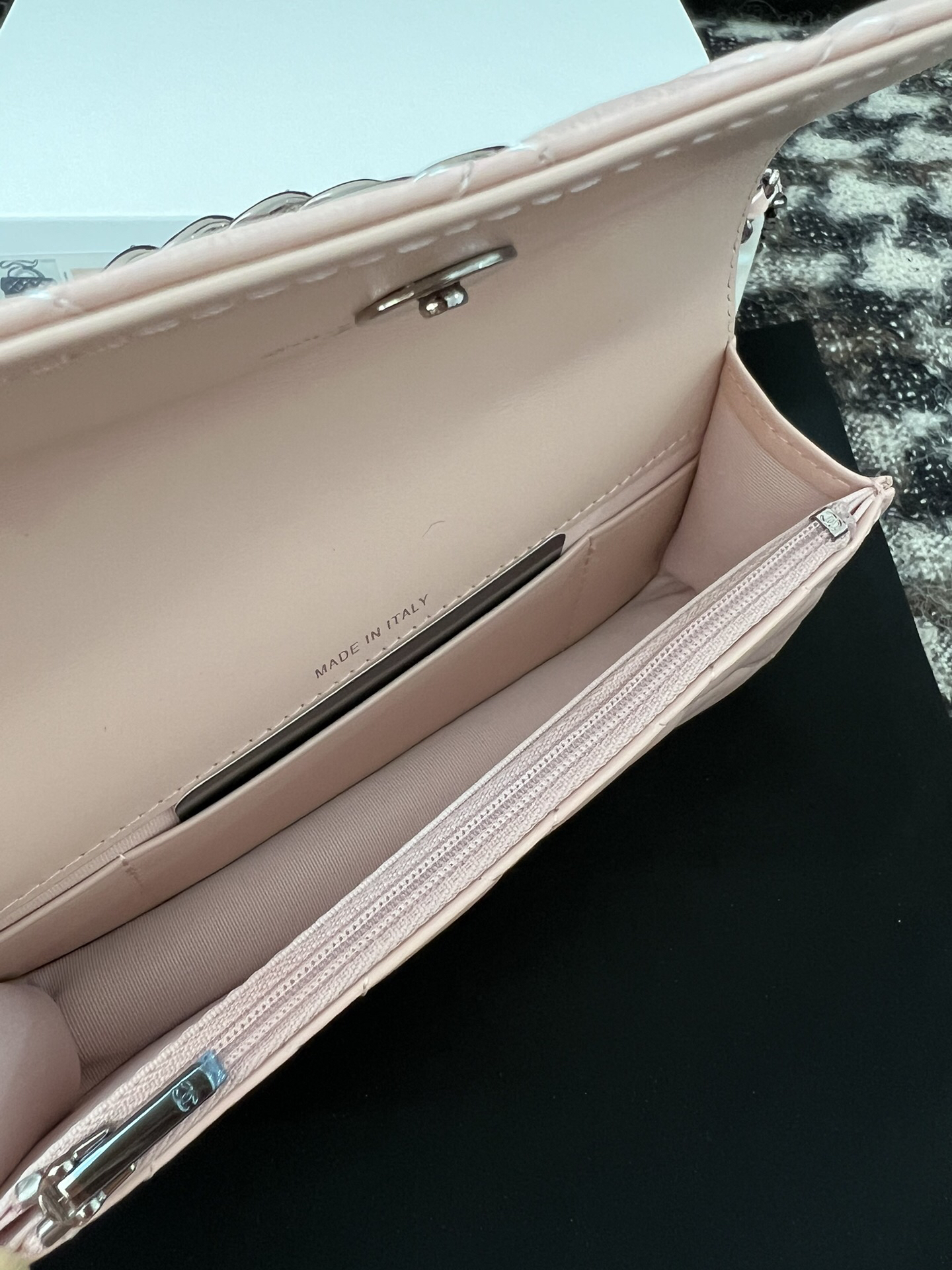 Chanel Wallet on Chain(WOC)