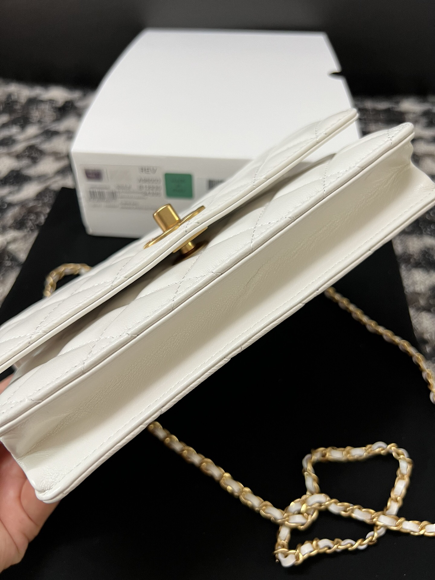 Chanel Classic Wallet on Chain(WOC)