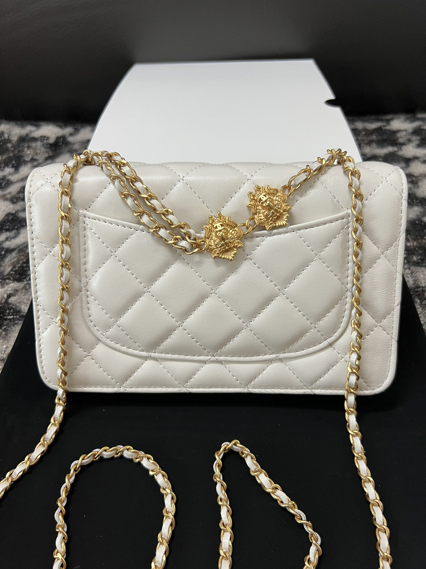Chanel Classic Wallet on Chain(WOC)