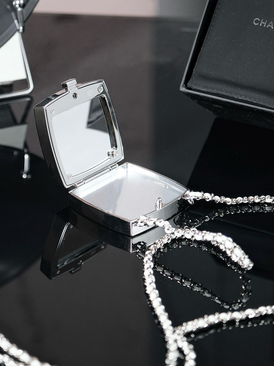 Chanel 25A Luxury Compact Powder Case