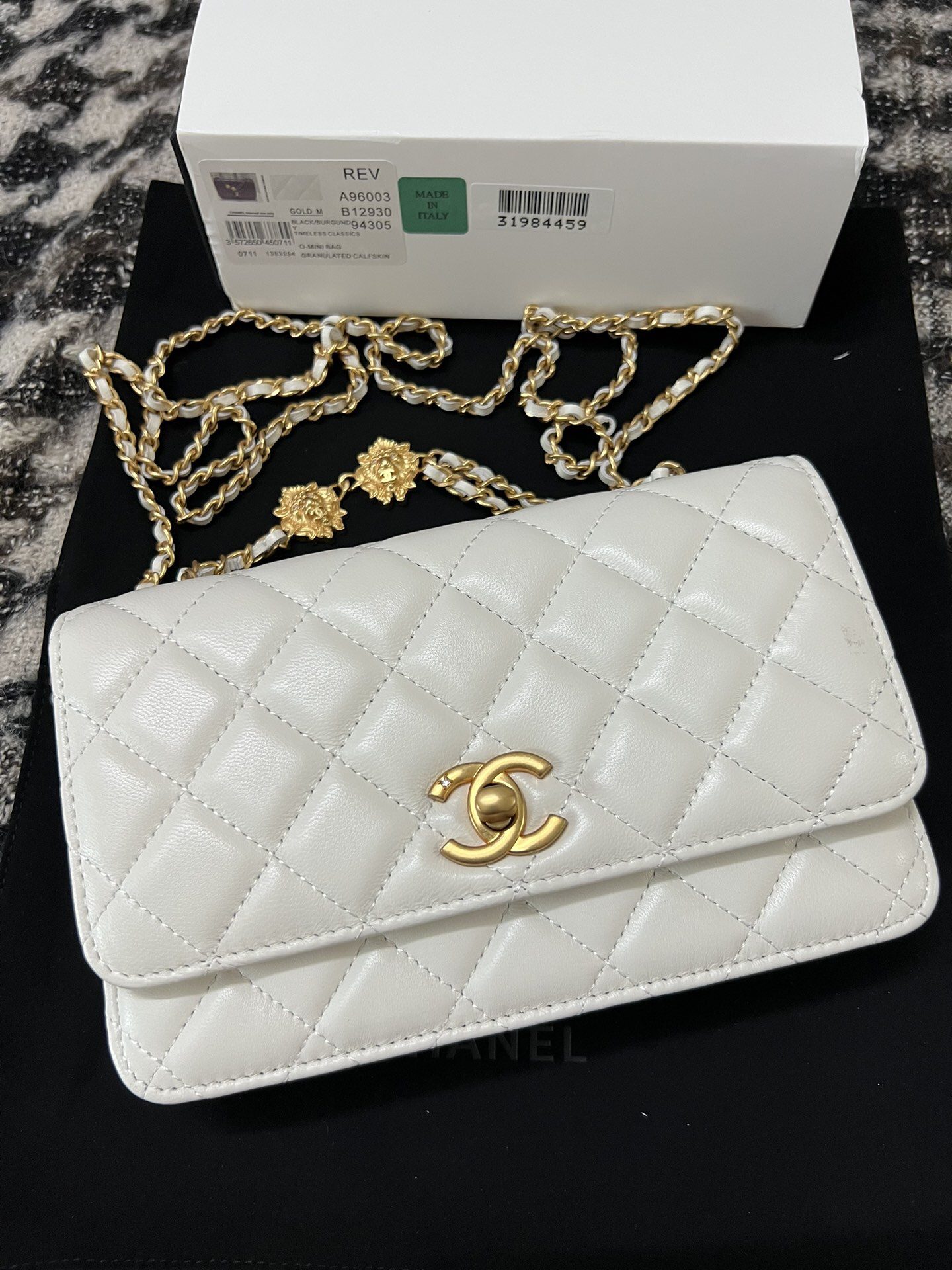 Chanel Classic Wallet on Chain(WOC)