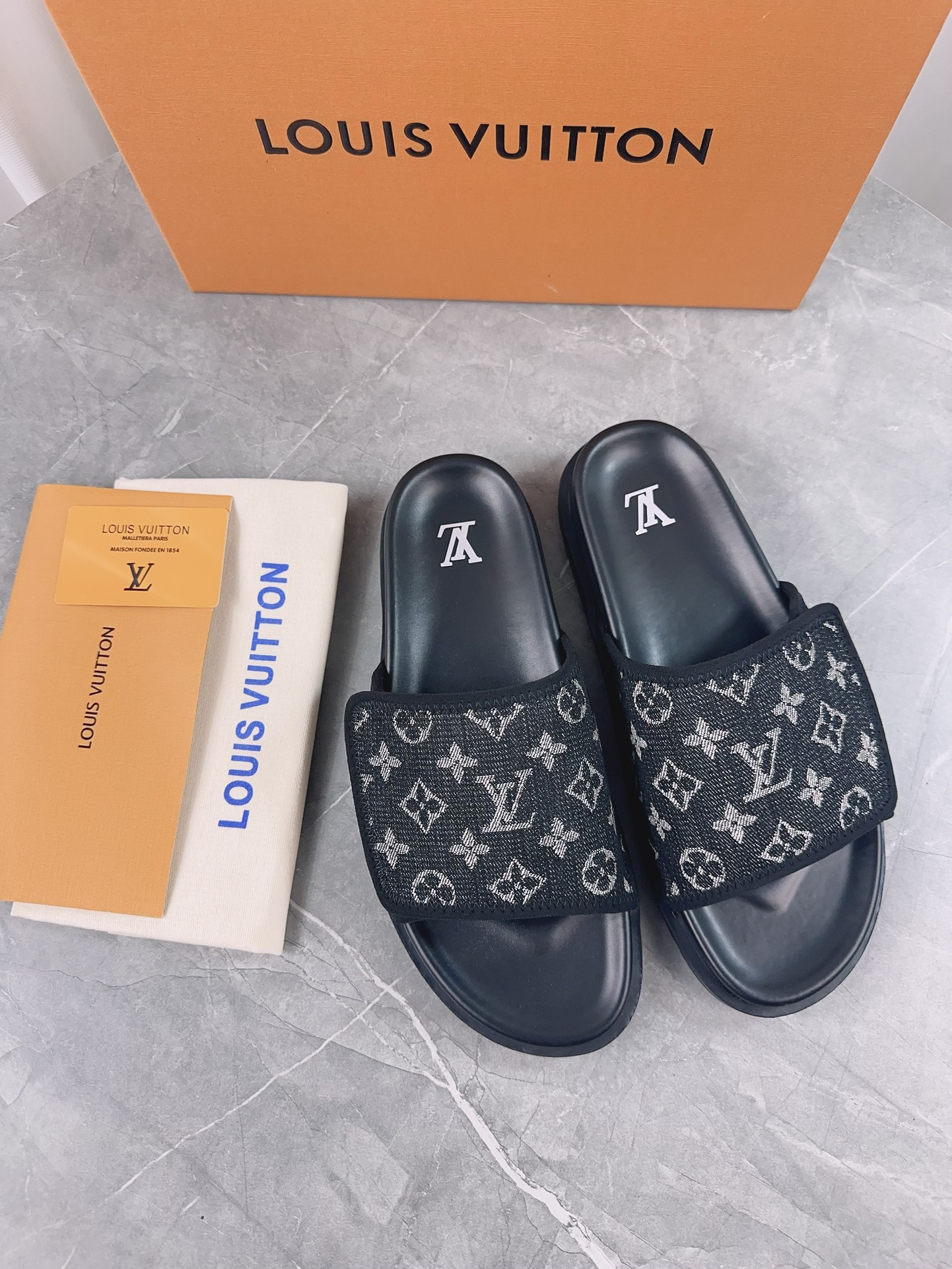 Louis Vuitton LV Casual Slippers