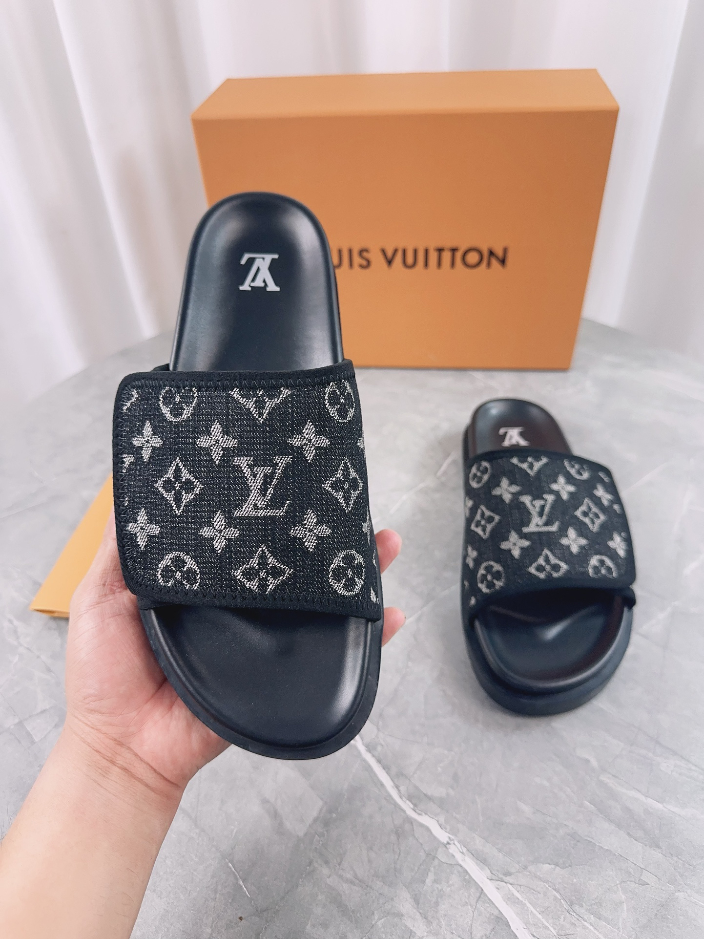 Louis Vuitton LV Casual Slippers