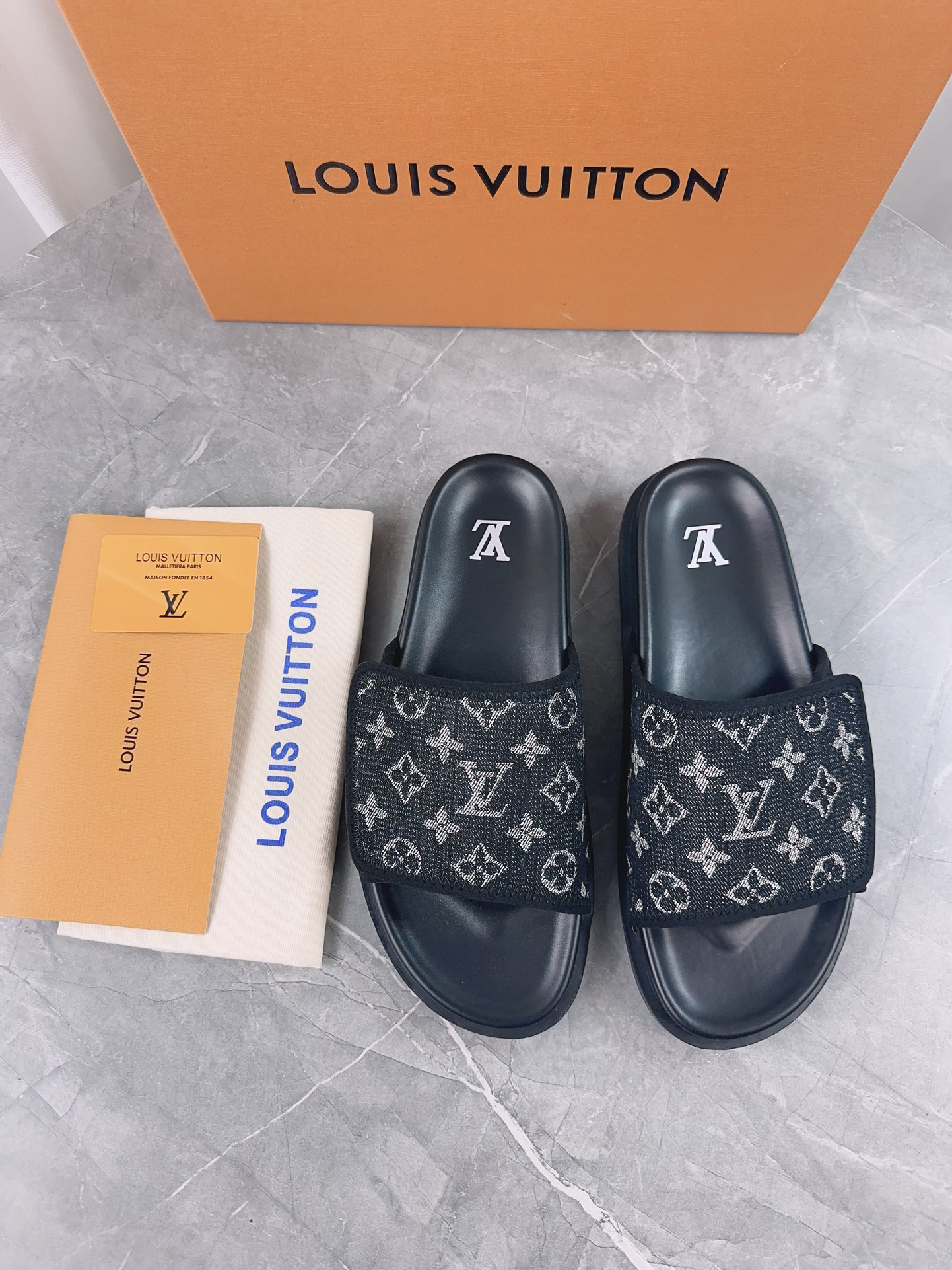 Louis Vuitton LV Casual Slippers