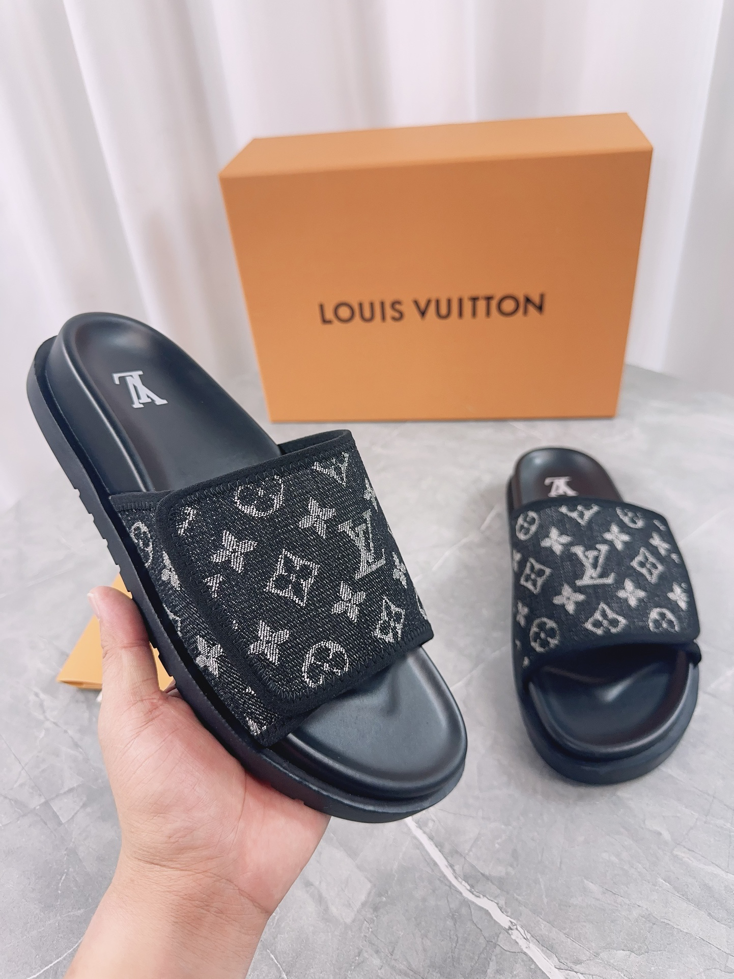 Louis Vuitton LV Casual Slippers