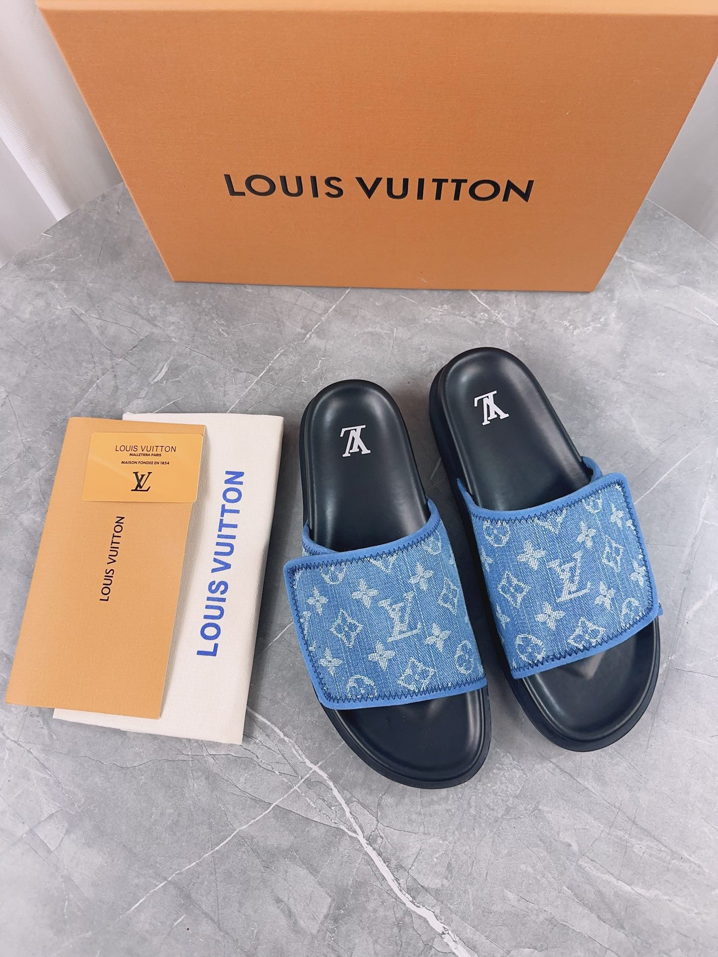Louis Vuitton LV Casual Slippers