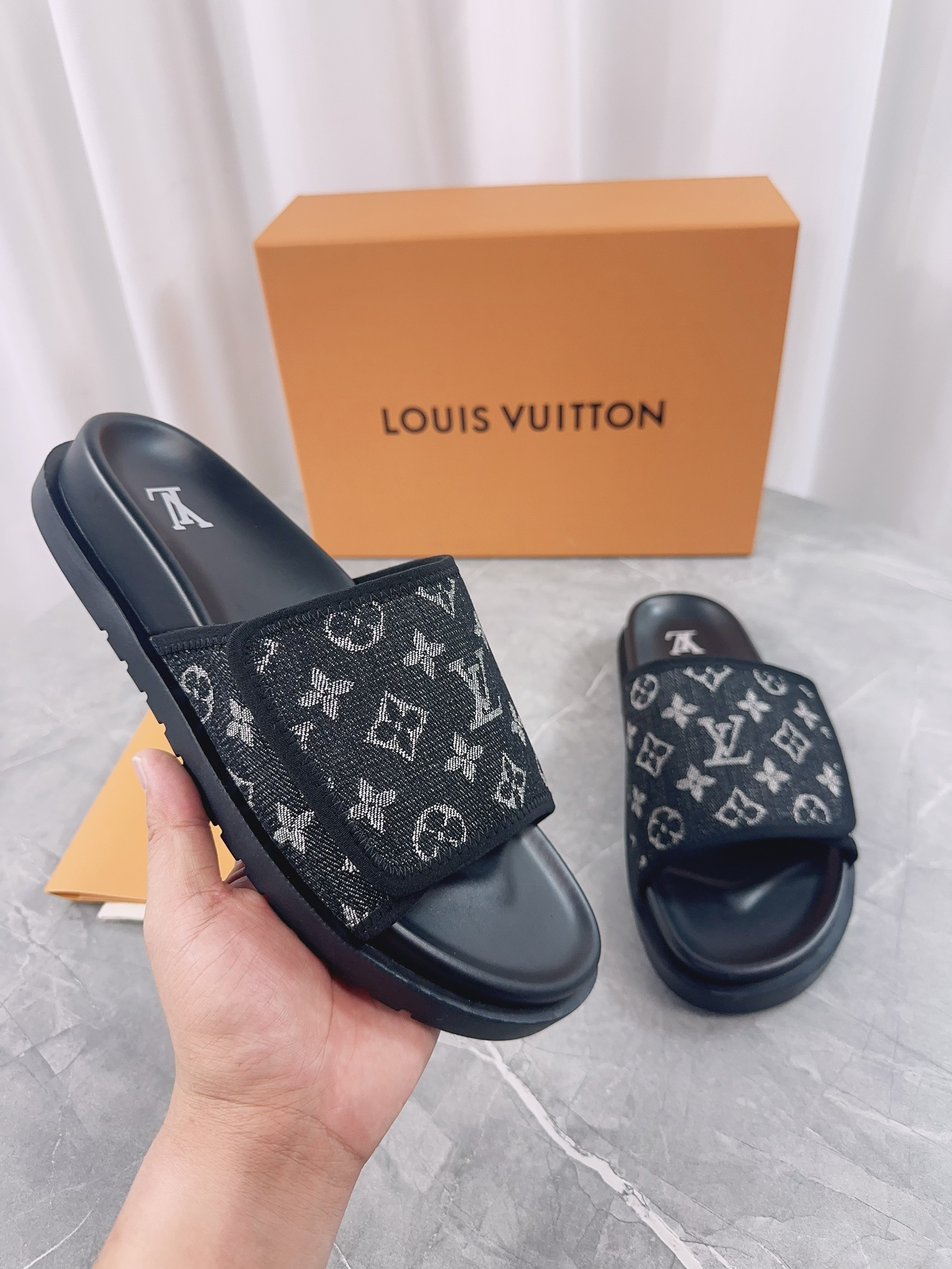 Louis Vuitton LV Casual Slippers