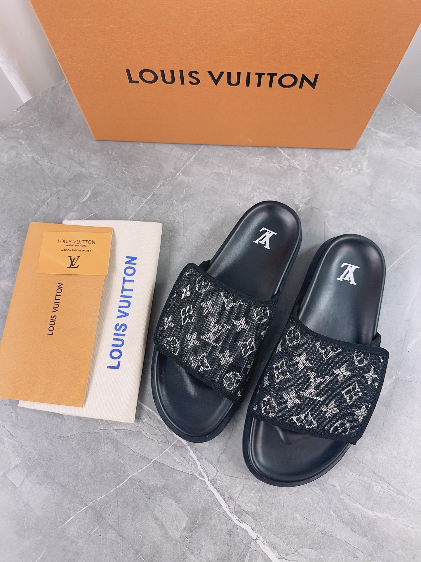Louis Vuitton LV Casual Slippers