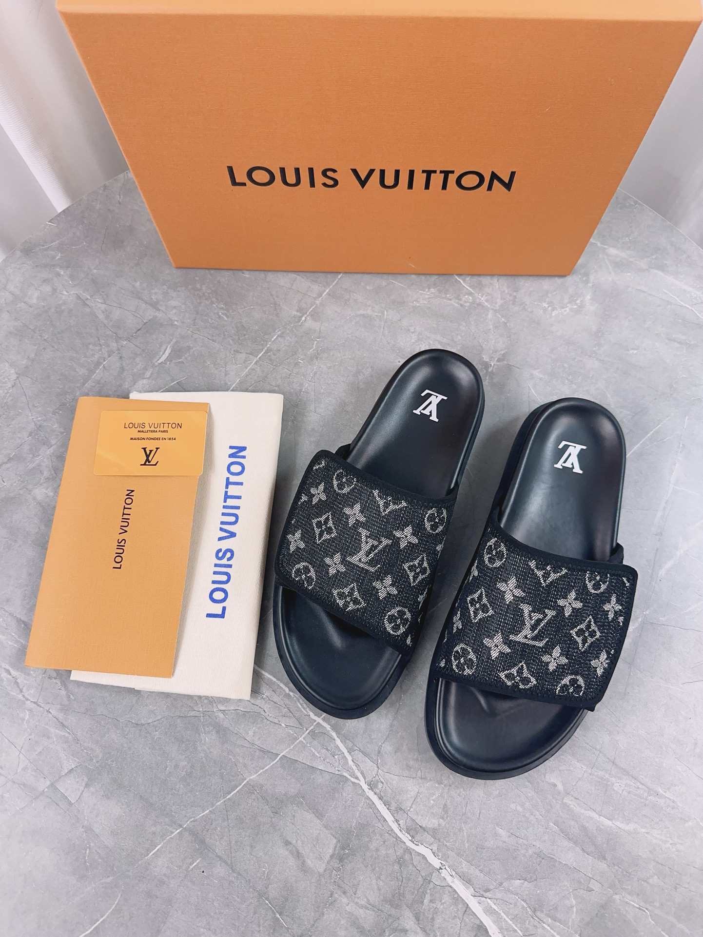 Louis Vuitton LV Casual Slippers