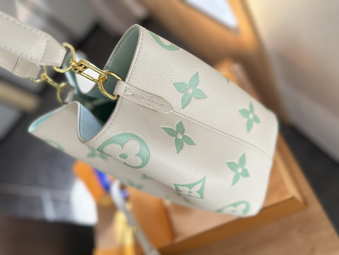 Louis Vuitton LV NeoNoé Empreinte Leather Handbag