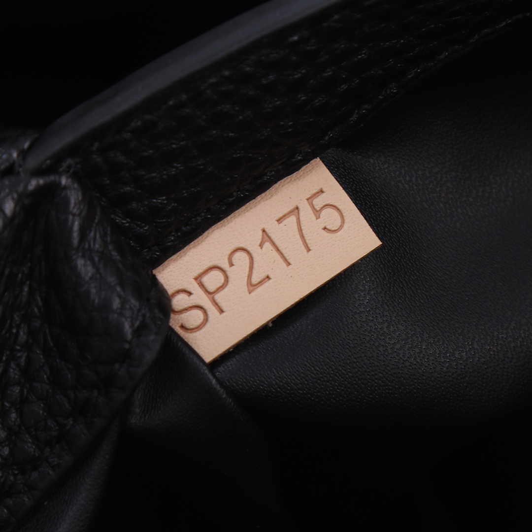 Louis Vuitton LV Capucines Handbag