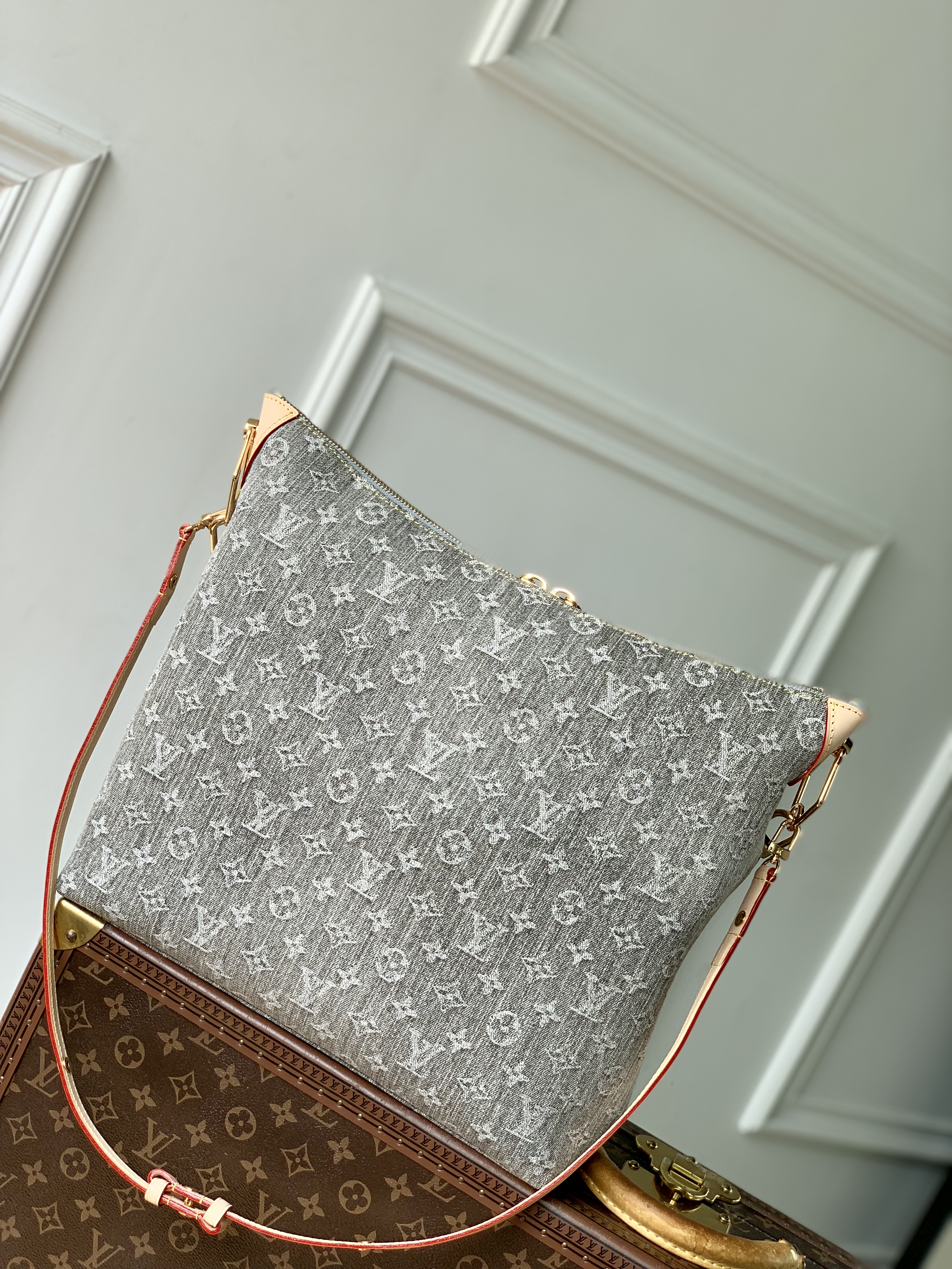 Louis Vuitton LV Coussin Hobo MM Chain Bag