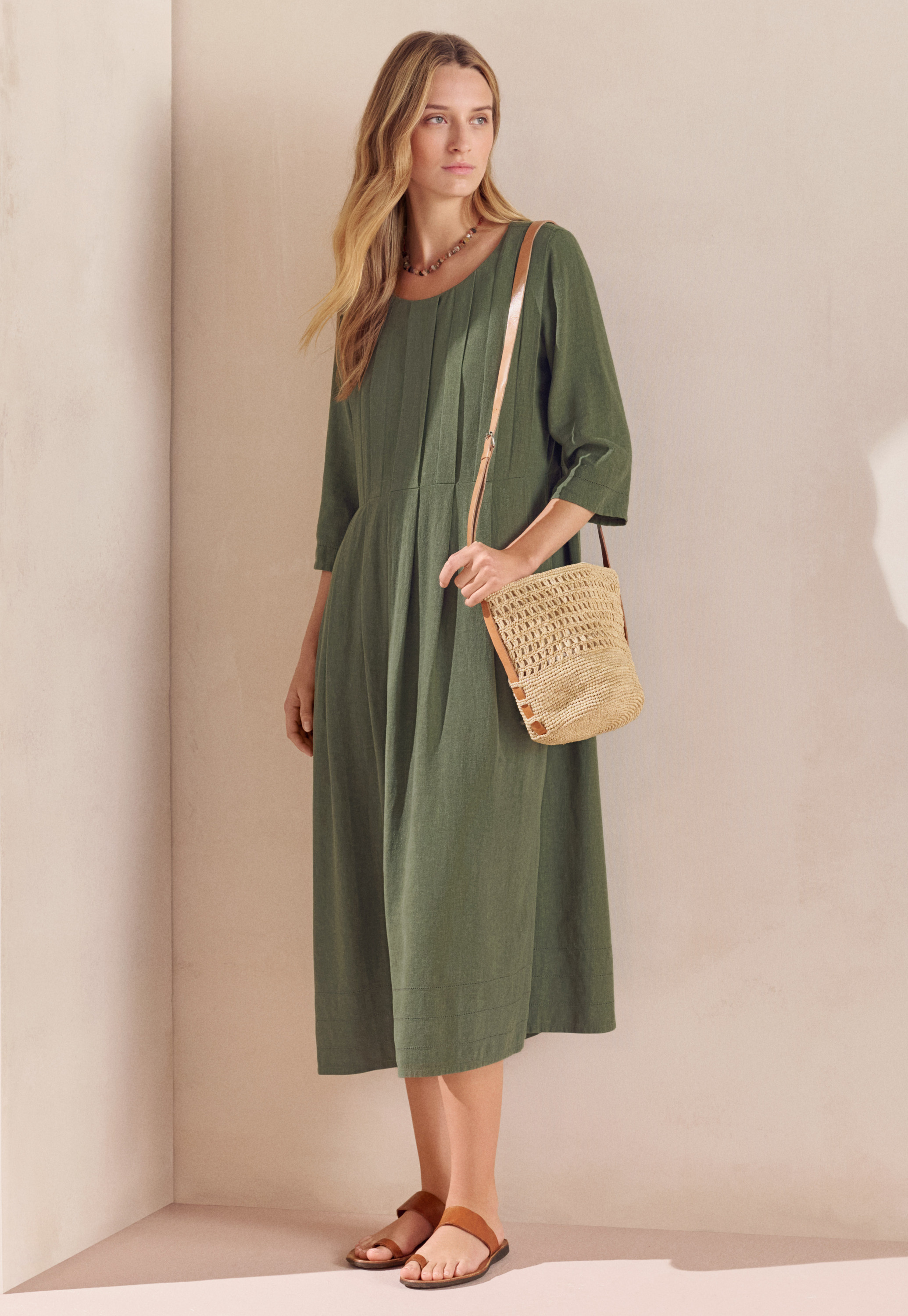 Pleat-detail EcoVero™ & linen dress