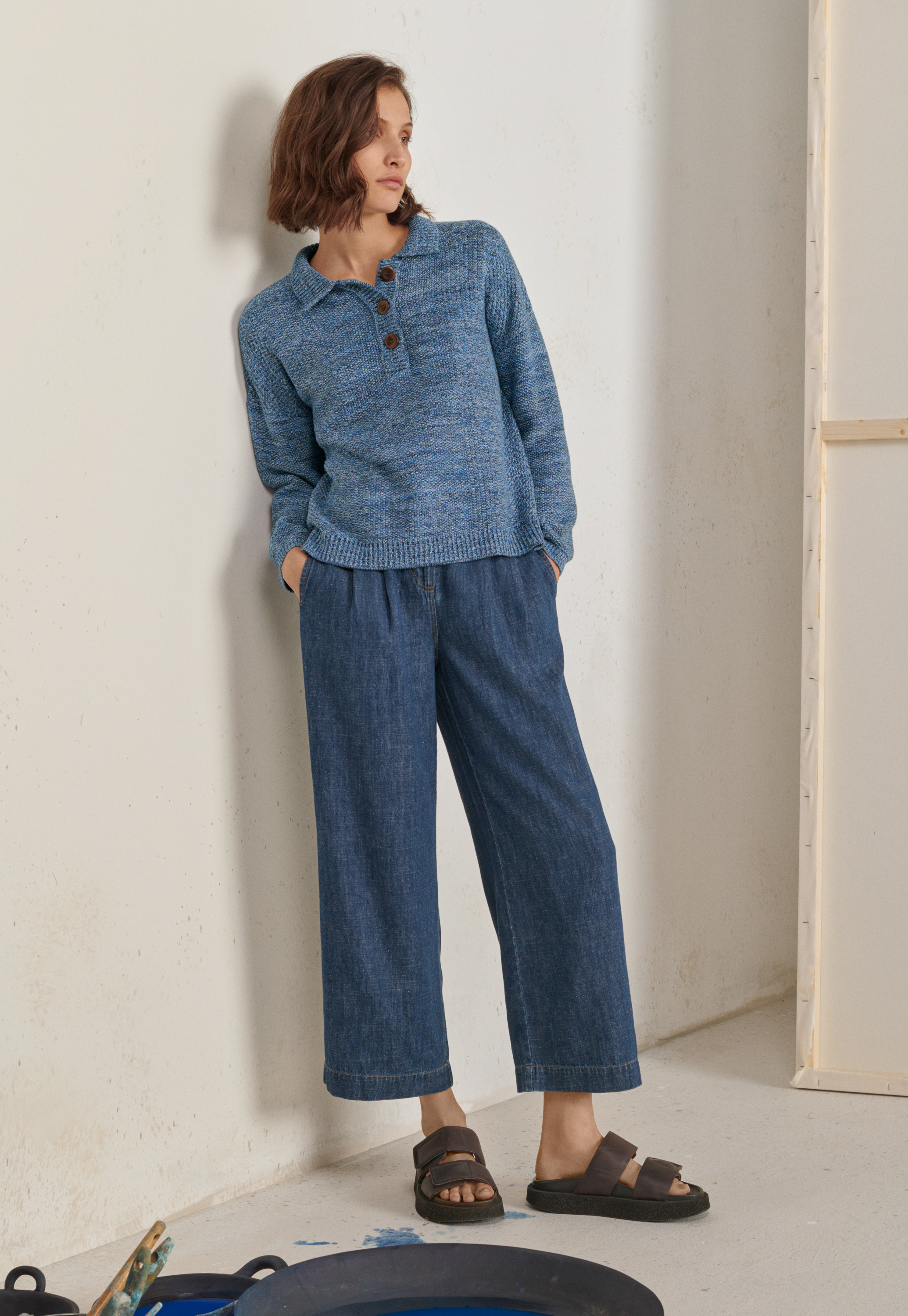 Indigo-dyed hemp cotton cropped trousers