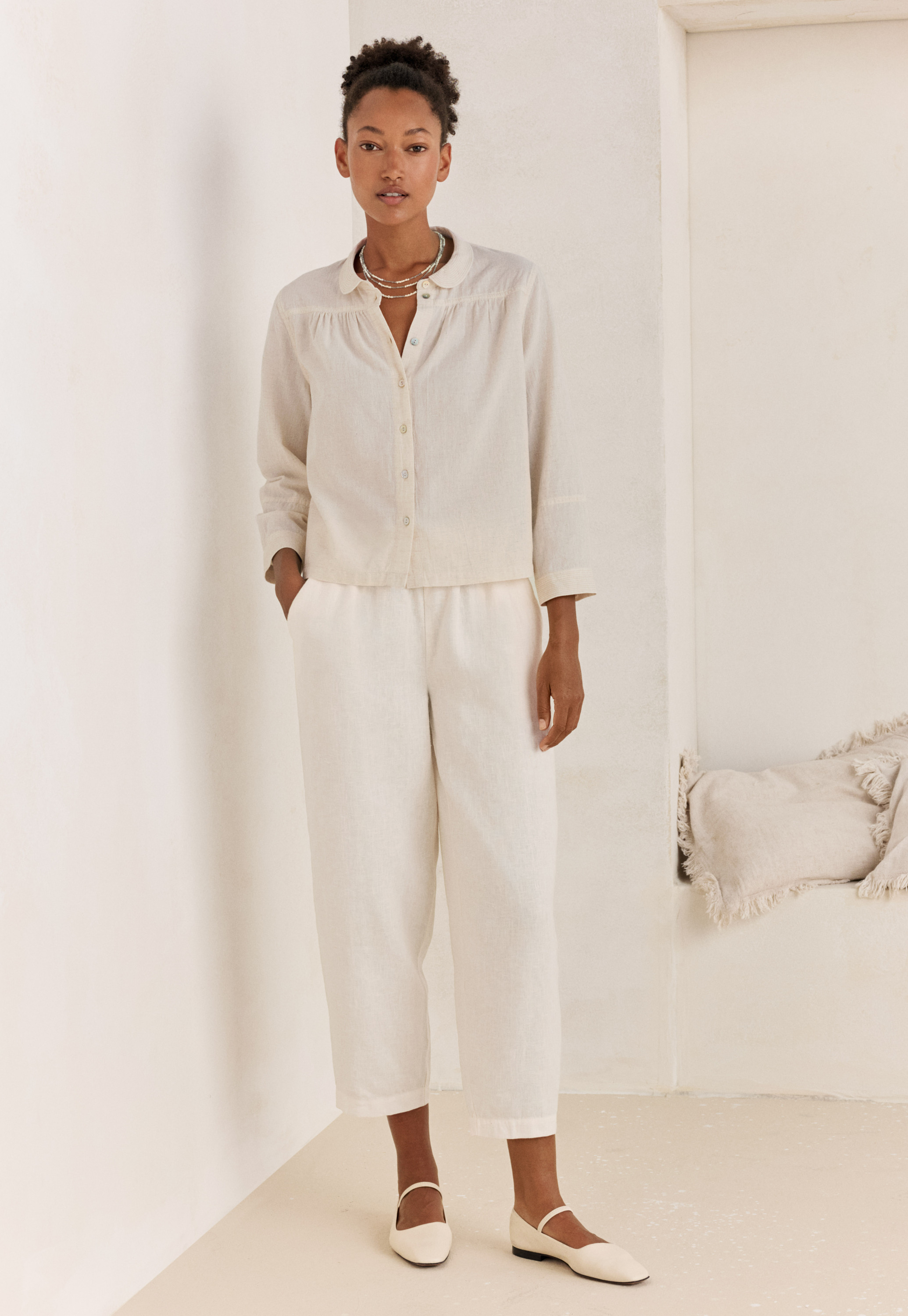 Cropped linen trousers