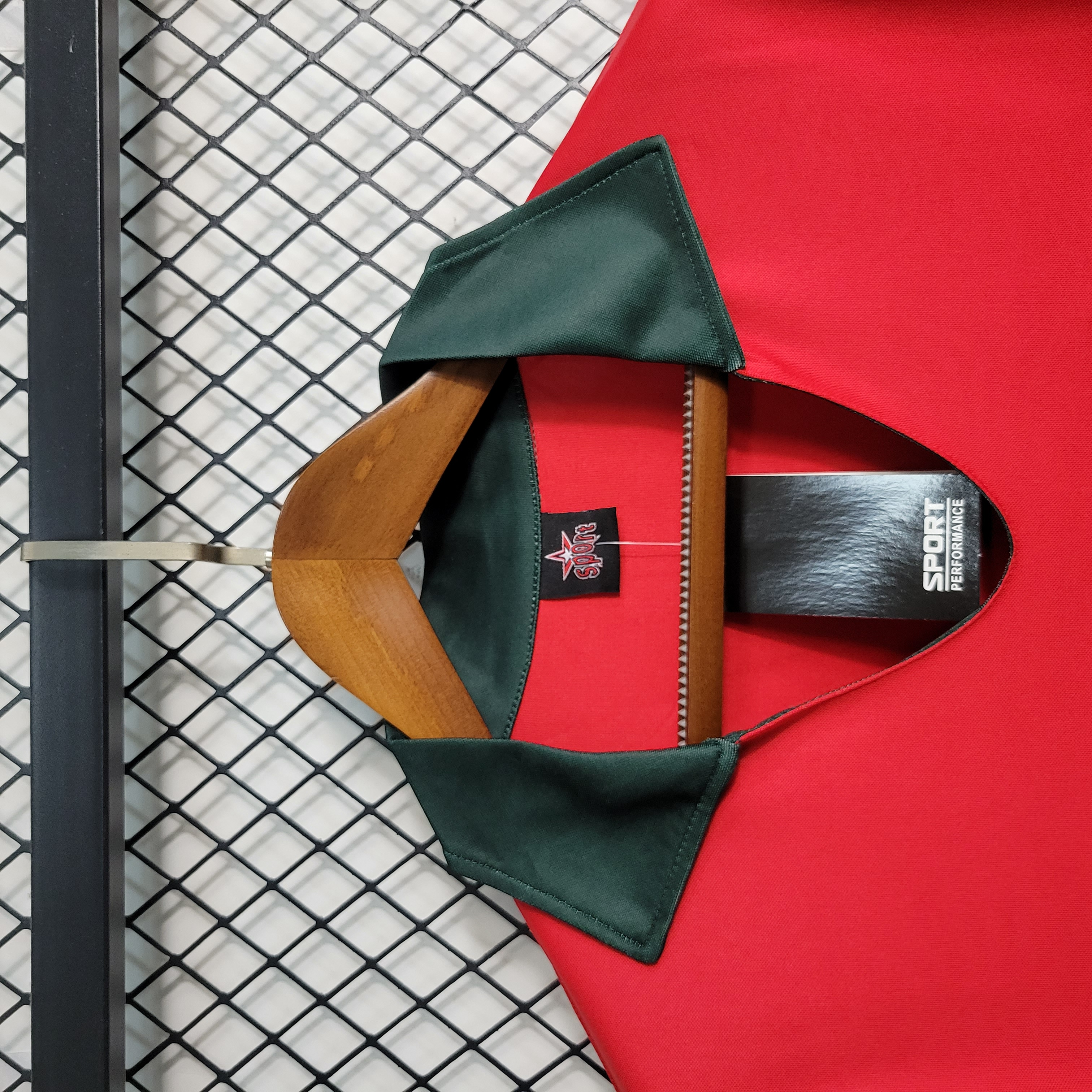 Retro Portugal 1972 Home Stadium Jersey - UnitedFutballJersey