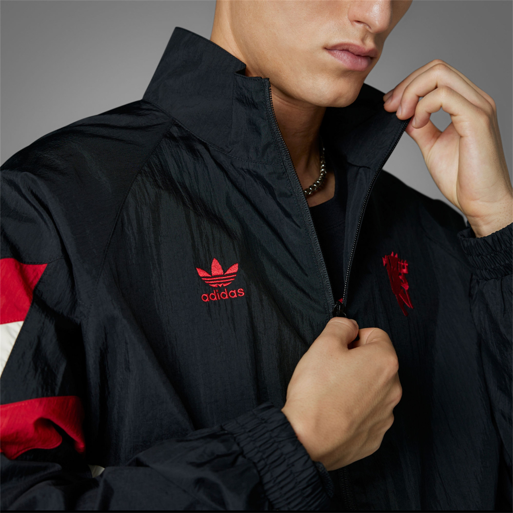 Manchester United 24-25 Black Throwback Windbreaker Suit - Jackets & Pants - UnitedFutballJersey