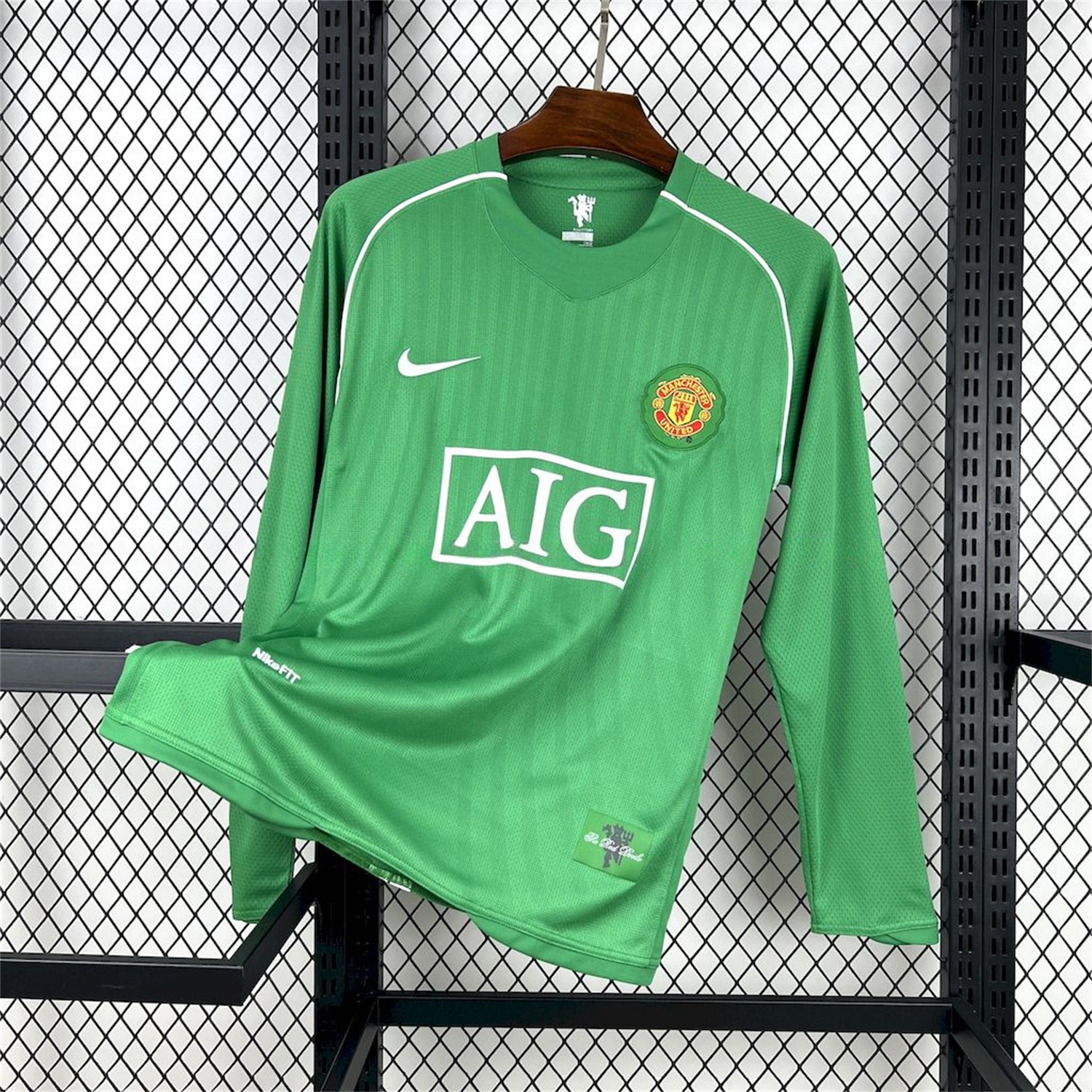 Retro Manchester United 2007-08 Green Goalkeeper Long Sleeves Jersey - UnitedFutballJersey