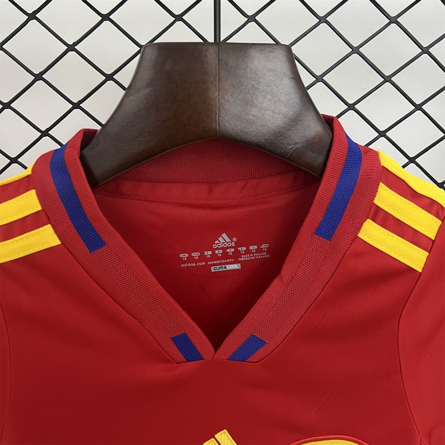 Retro Spain 2010 Home Kids Kit - UnitedFutballJersey