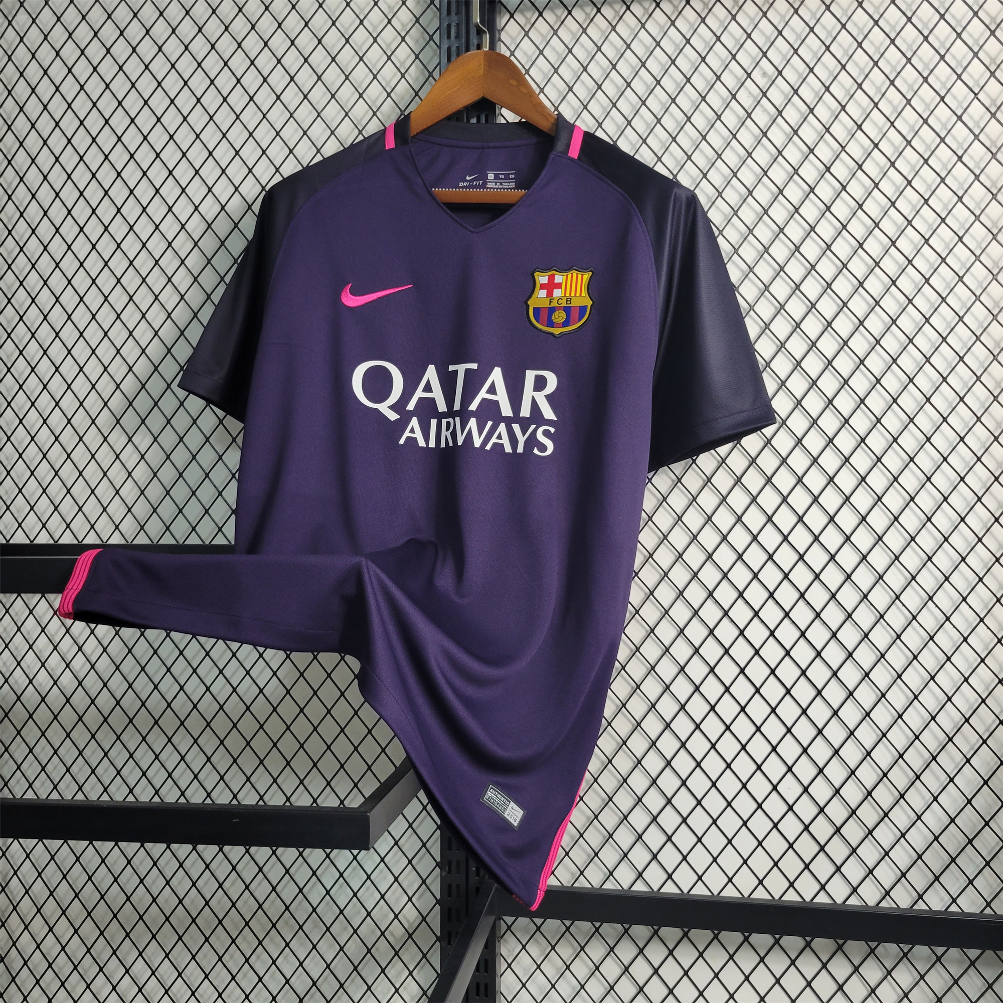 B.A.R.S.A Retro 16-17 Away Stadium Jersey - UnitedFutballJersey