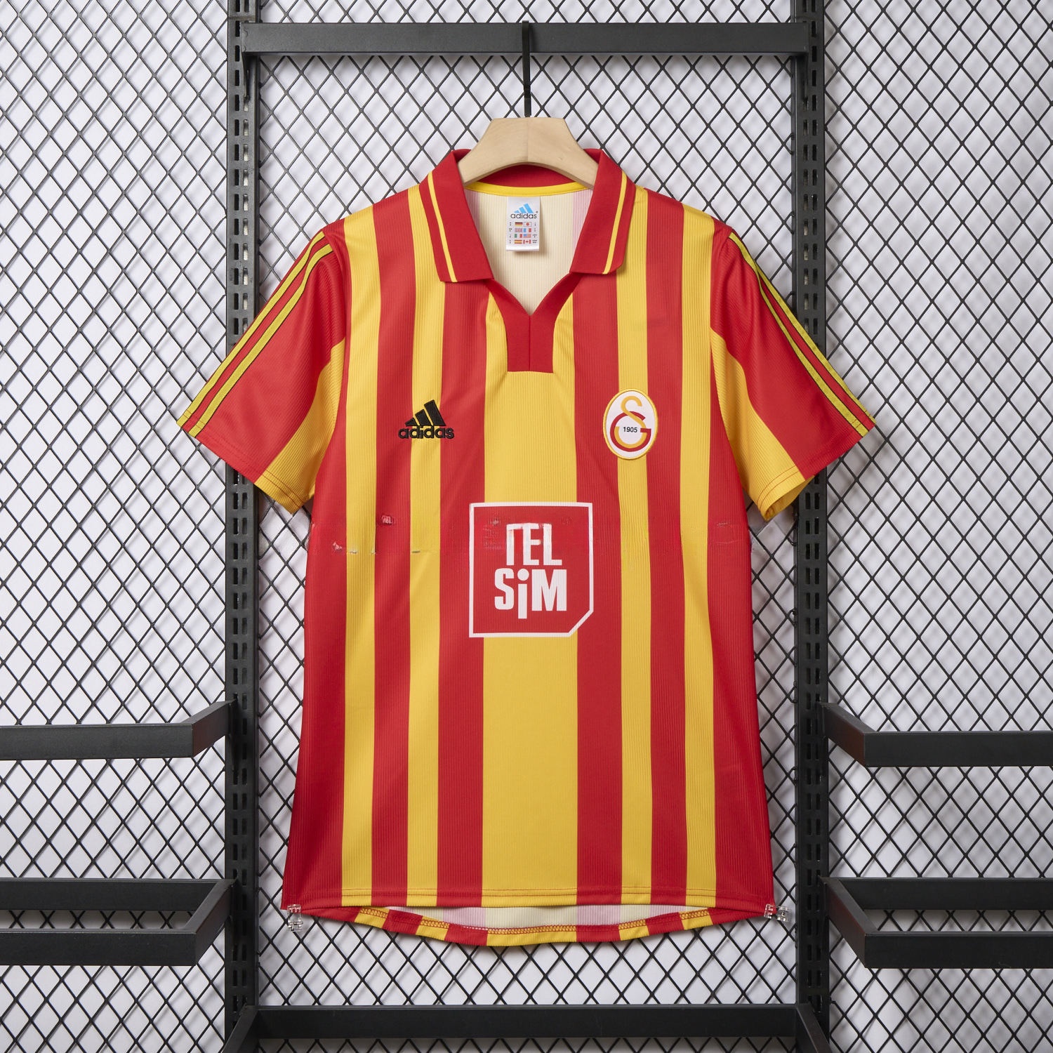 Retro Galatasaray 2000-01 Home Jersey - UnitedFutballJersey