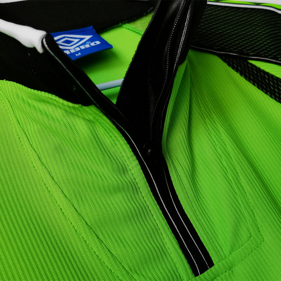 Retro Manchester United 98-99 Green Goalkeeper Long Sleeve Jersey - UnitedFutballJersey