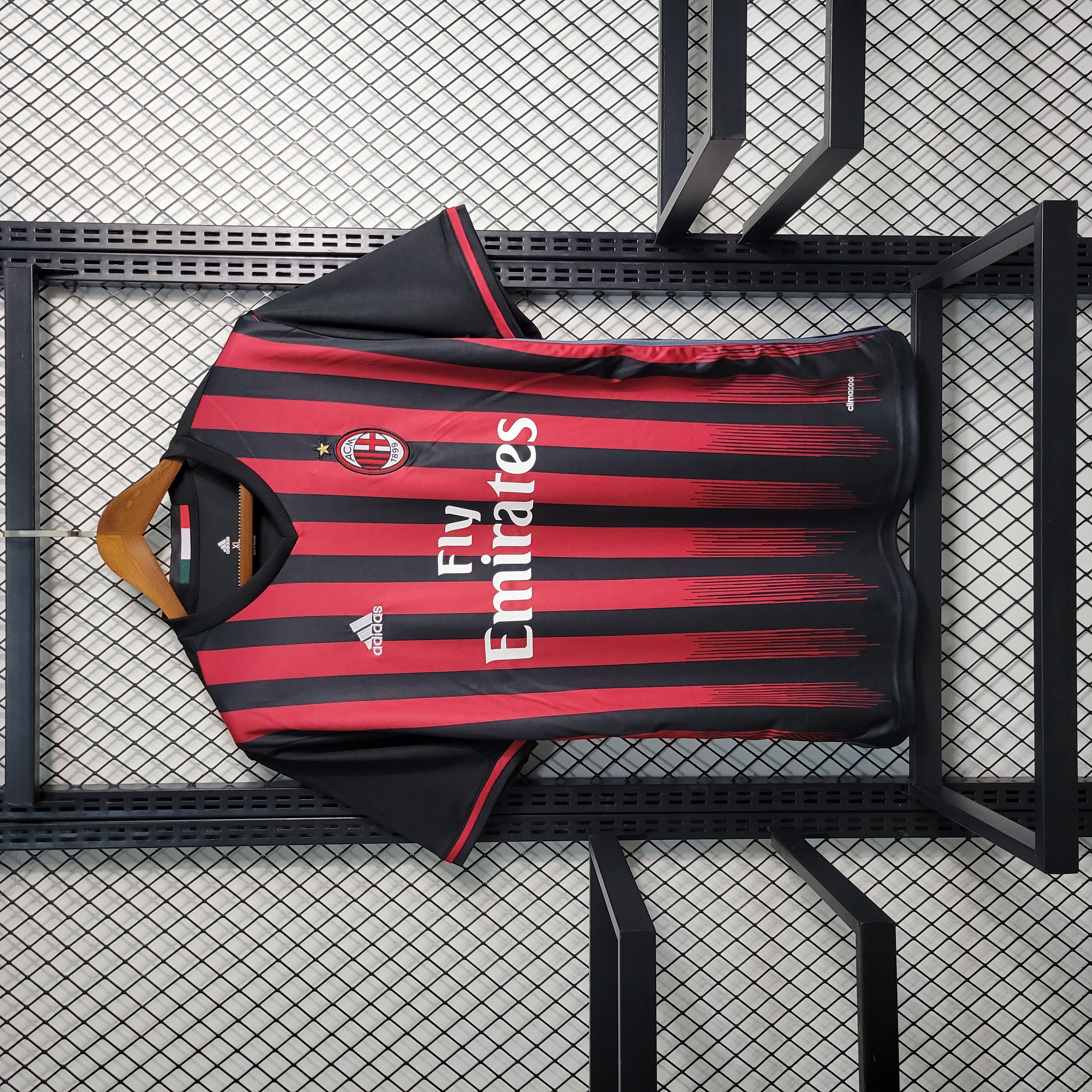 Retro AC Milan 2016-17 Home Stadium Jersey - UnitedFutballJersey