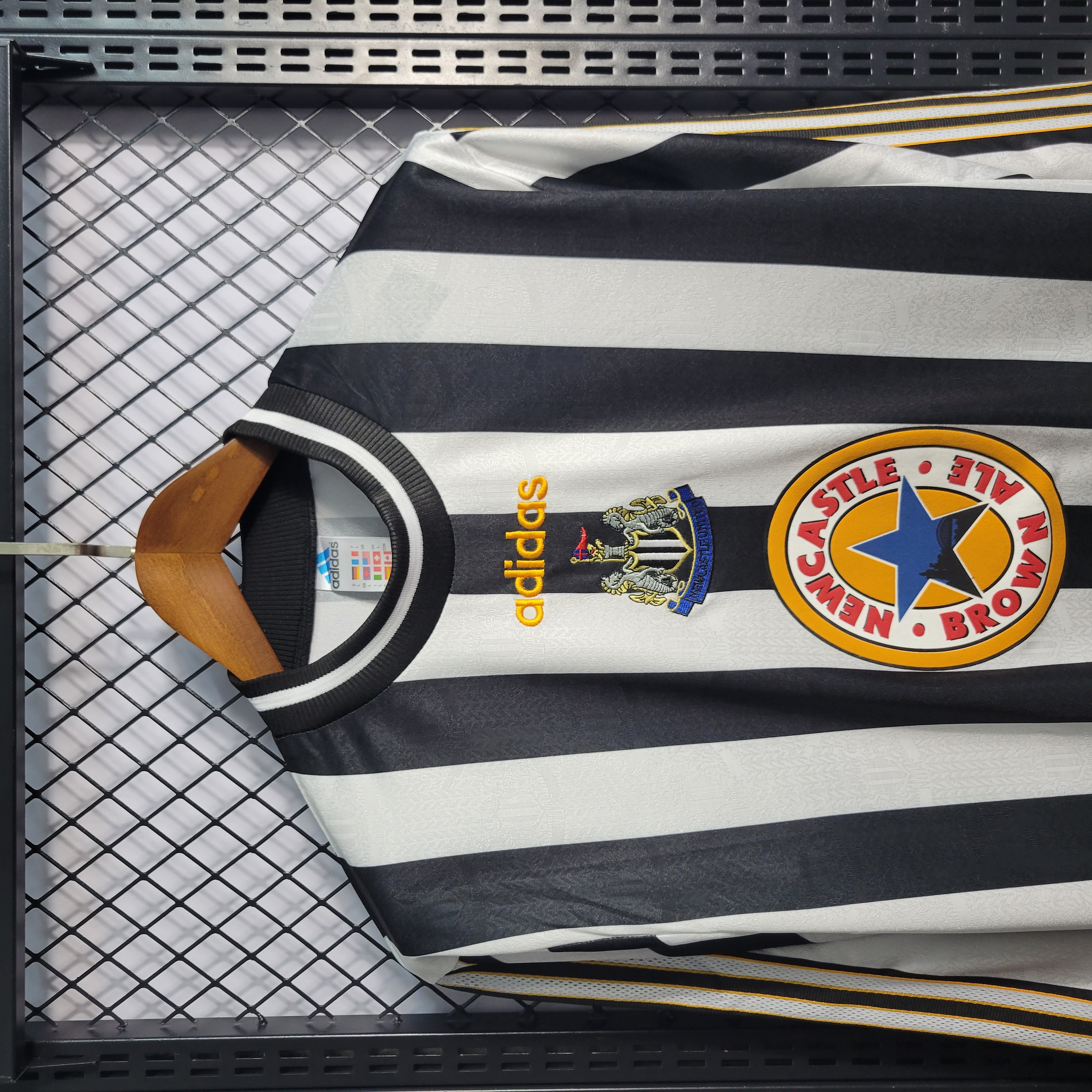 Retro Newcastle United 1995-97 Home Stadium Long Sleeve Jersey - UnitedFutballJersey