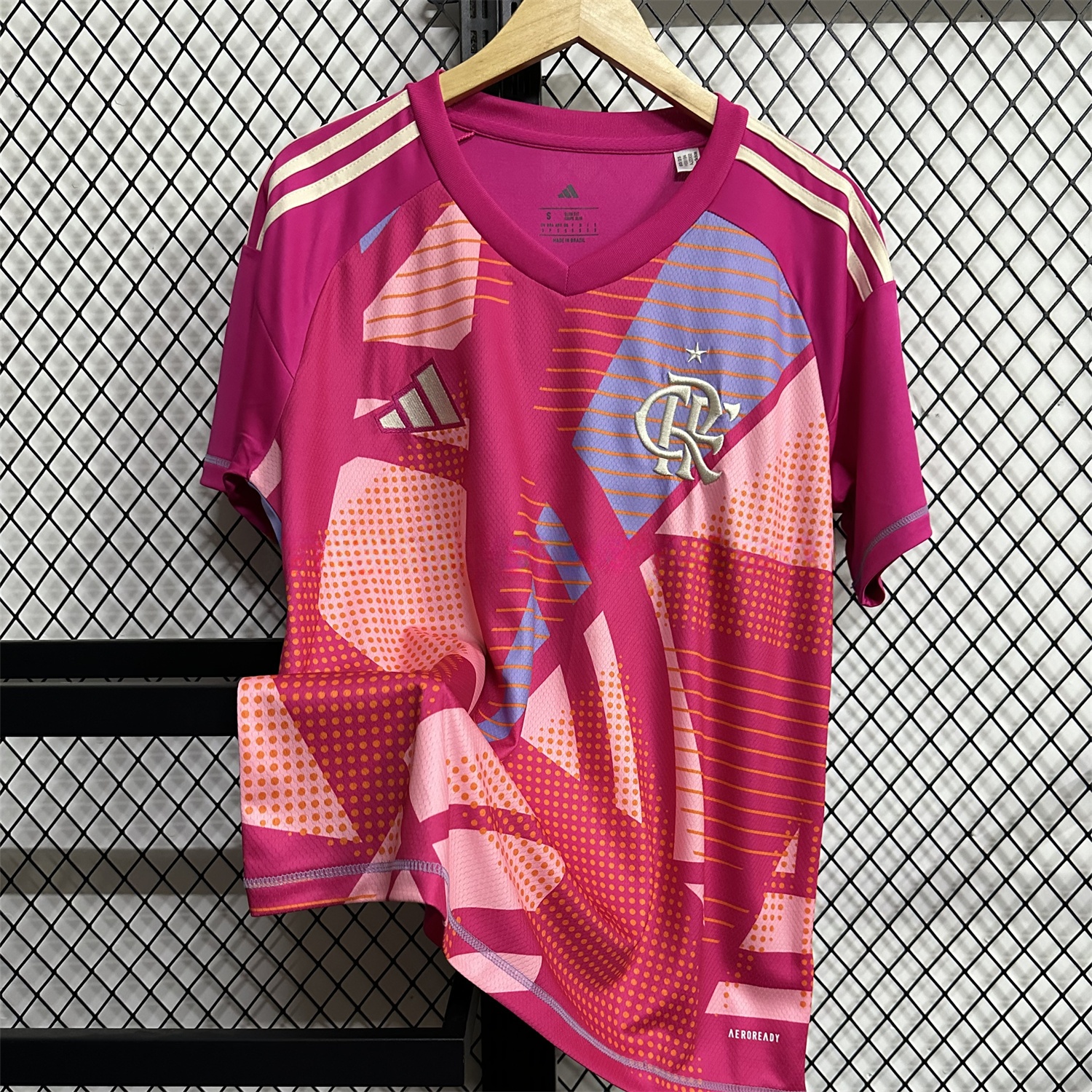 Flamengo 25-26 Pink Goalkeeper Jersey - Fans Version - UnitedFutballJersey