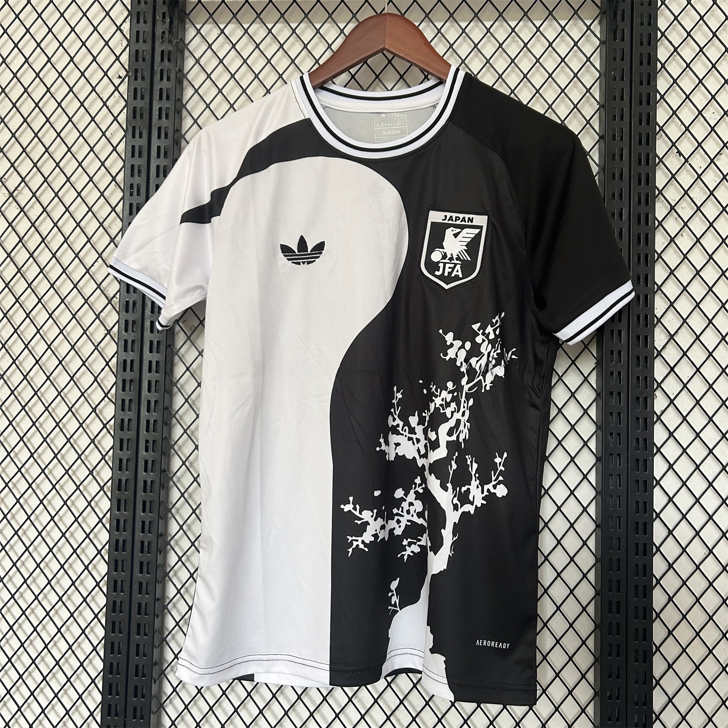 Japan 25-26 Tree Half Black And Half White Special Jersey - Fans Version - UnitedFutballJersey