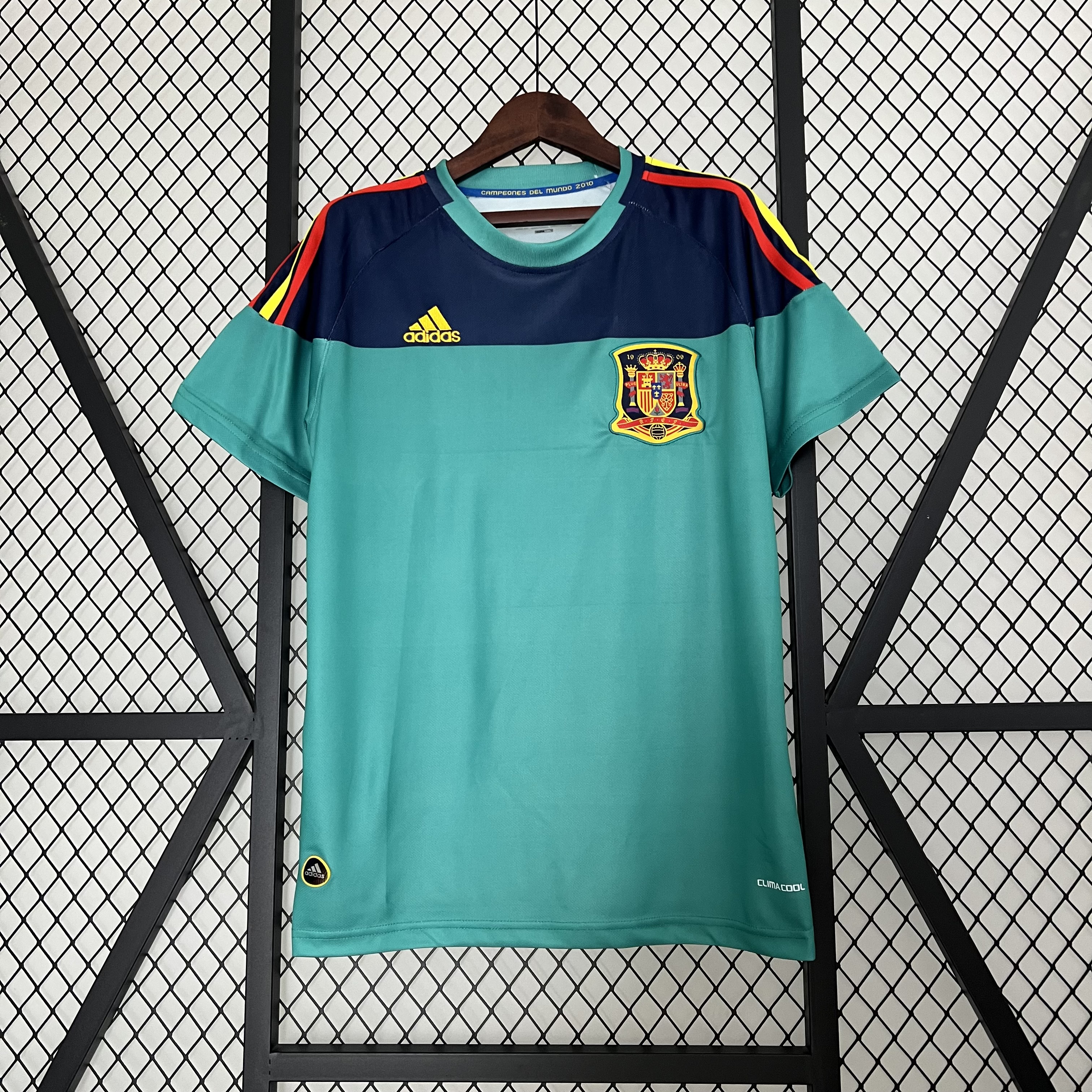 Retro Spain 2010 Green Goalkeeper Jersey - UnitedFutballJersey