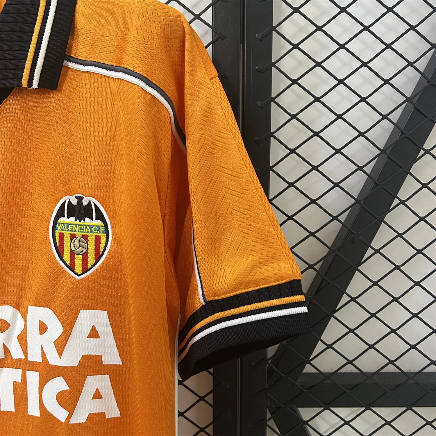 Retro Valencia 1999-00 Away Jersey - UnitedFutballJersey