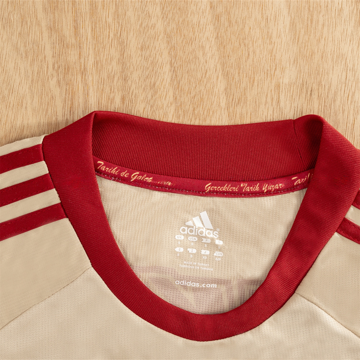 Retro Galatasaray 2010-11 Away Jersey - UnitedFutballJersey