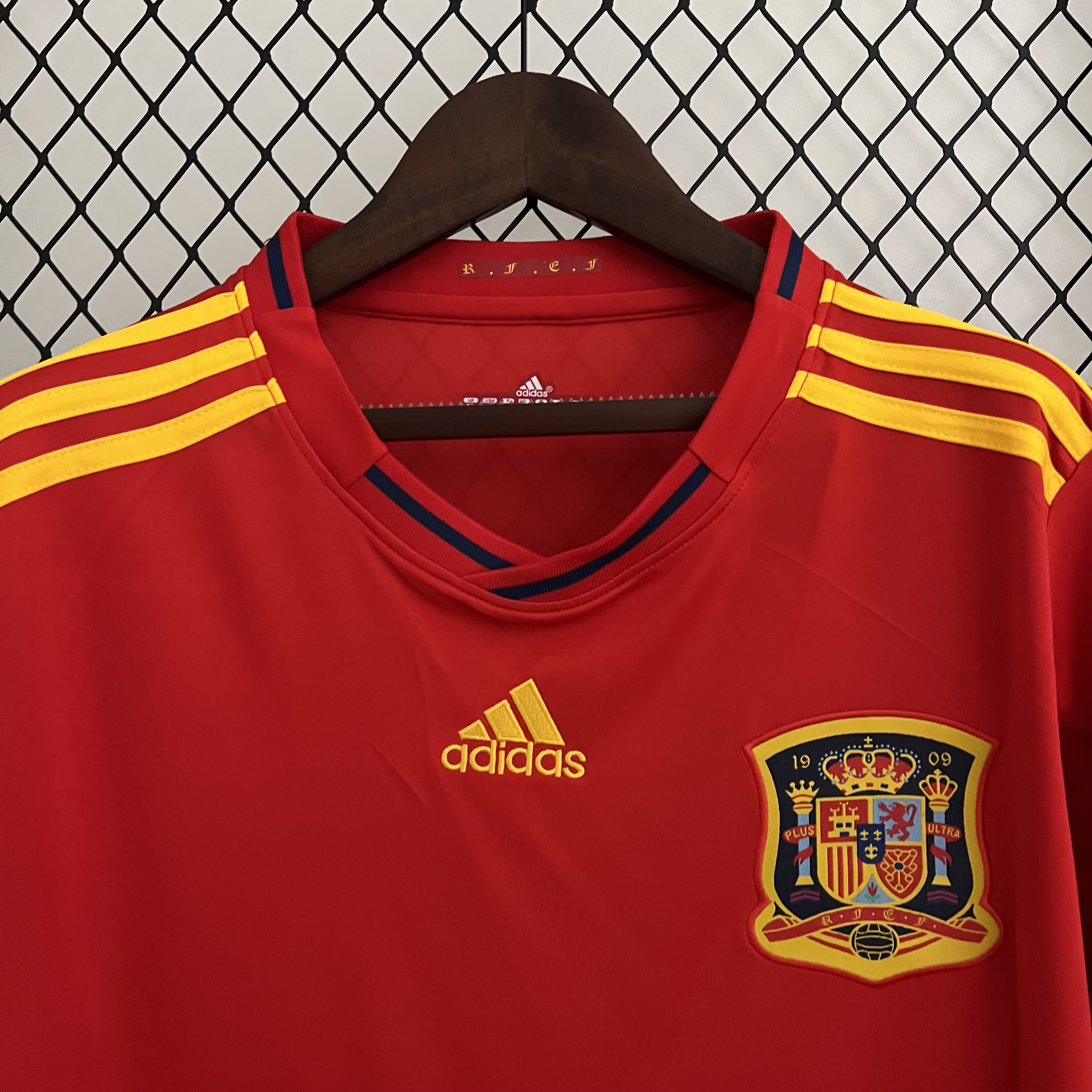 Retro Spain 2010 Home Stadium Jersey - UnitedFutballJersey