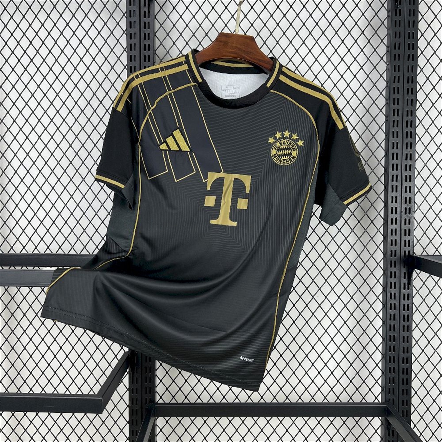 Bayern Munich 25-26 Black Gold Special Edition Jersey - Fans Version - UnitedFutballJersey