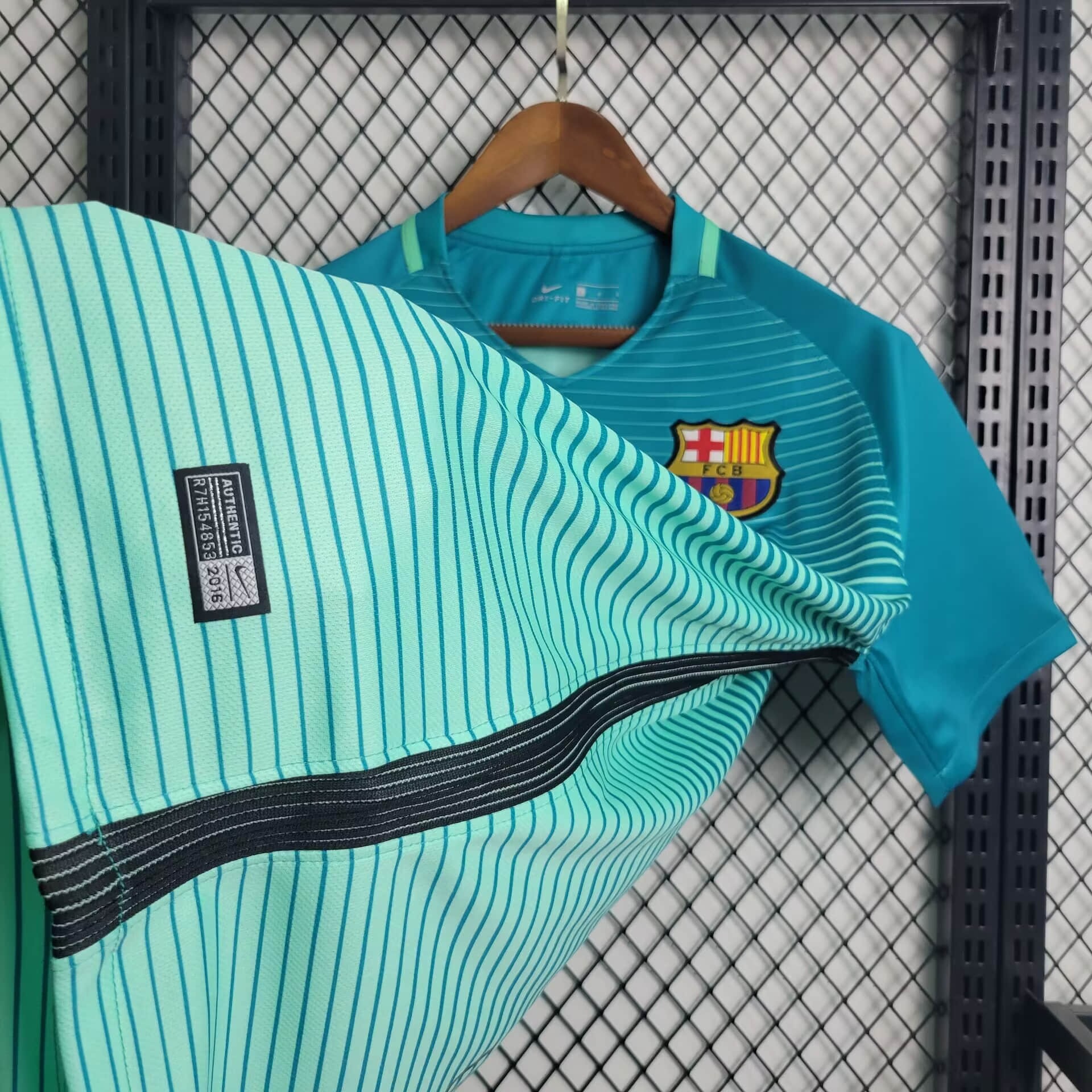 Retro Barcelona 16-17 Third Jersey - UnitedFutballJersey